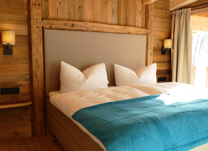 feratel-Das Schrofen - ChaletDasSchrofen_01-Zimmer-min