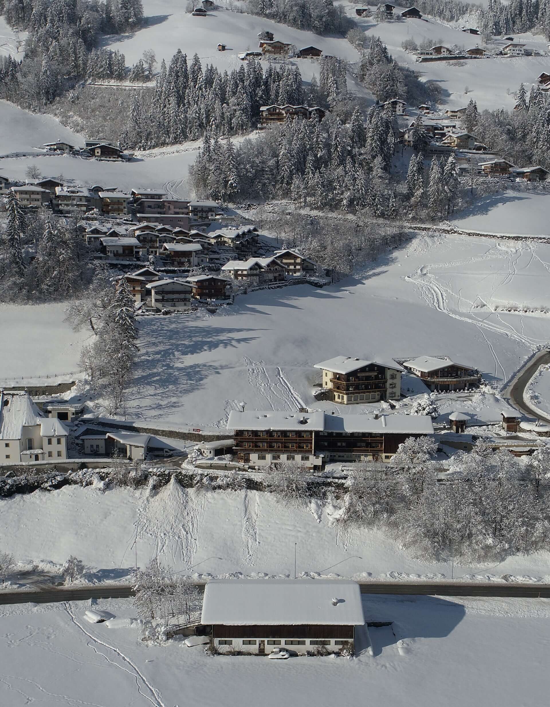 Blick auf den Ort Hippach im Zillertal - Winter