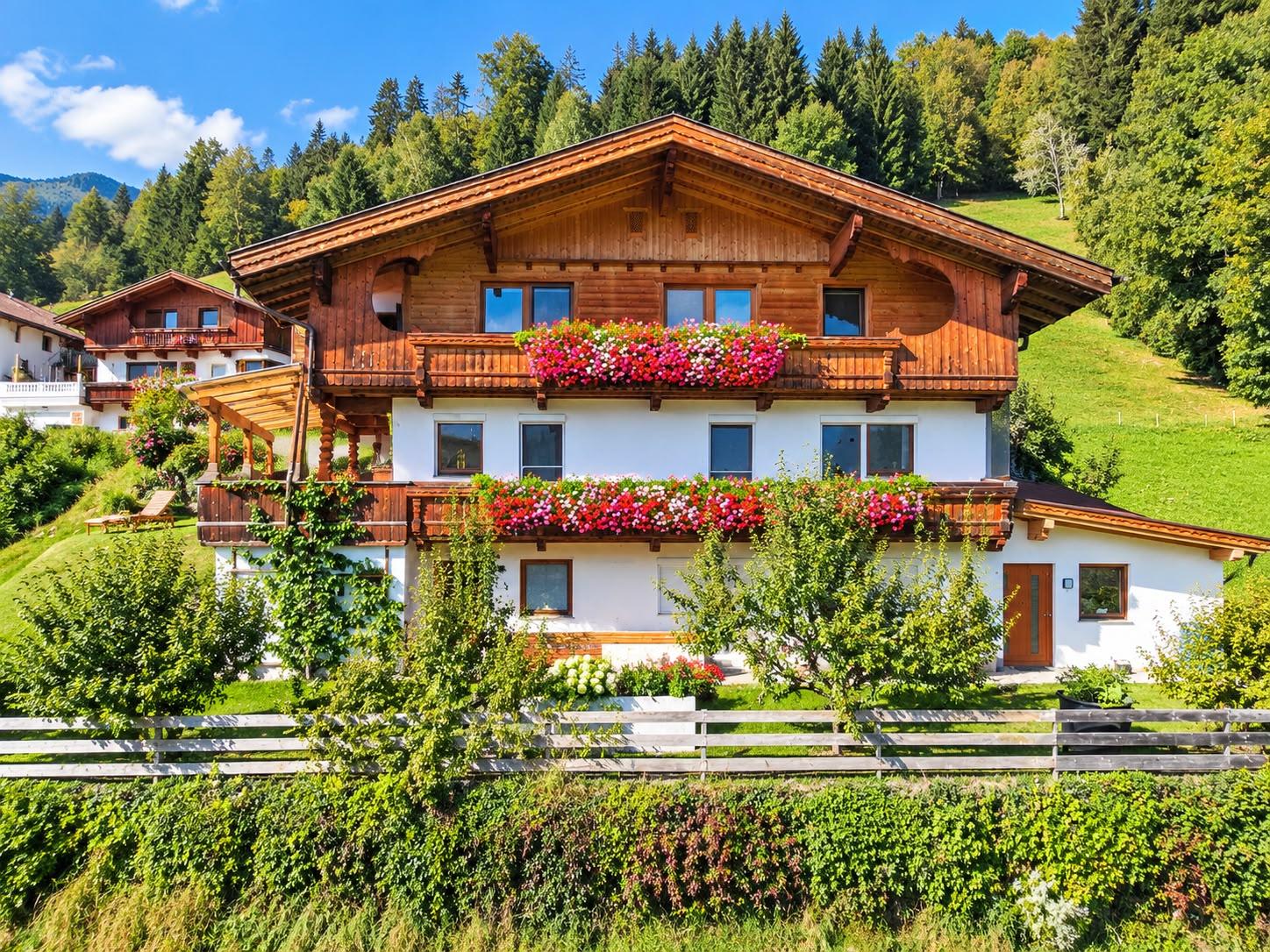 feratel-Ferienwohnung Bergzauber - Haus Vorderansicht