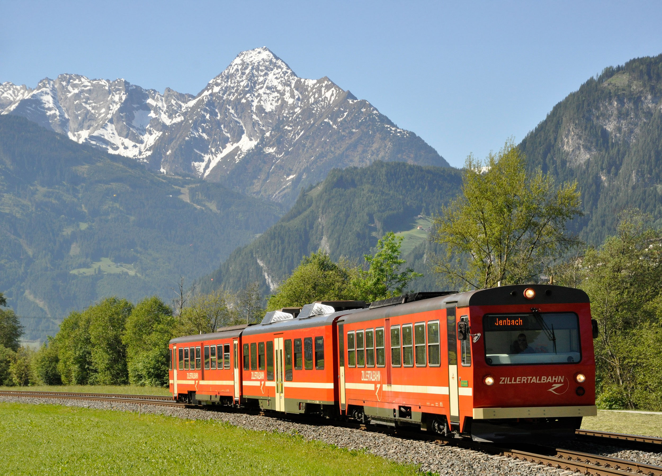 Travel to the Zillertal comfortably and safely by train.