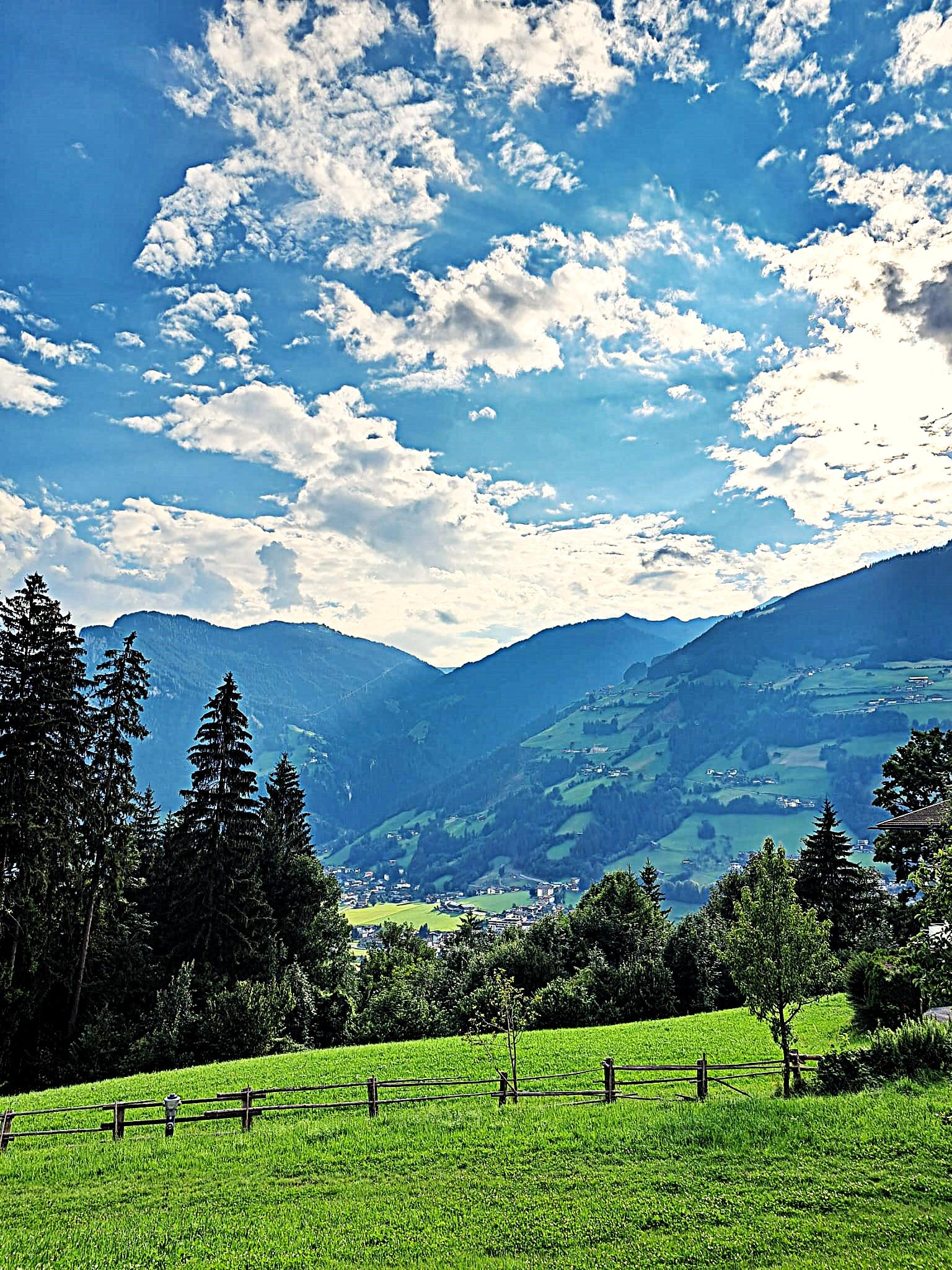 feratel-Apart Sunny Side - Aussicht mit Bergblick