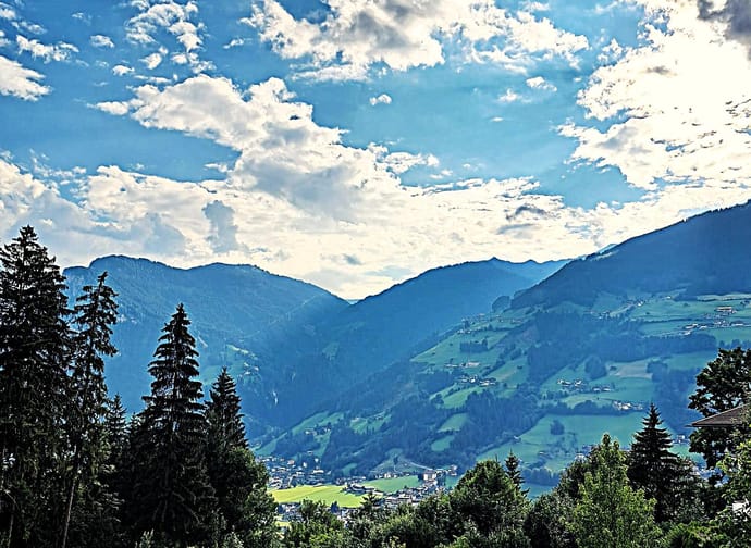 feratel-Apart Sunny Side - Aussicht mit Bergblick