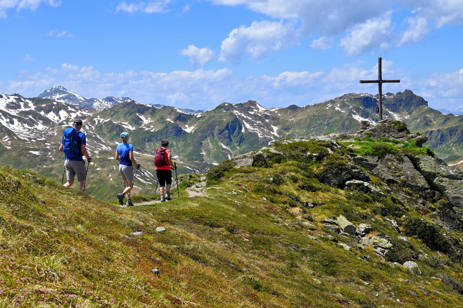 Wandern im Bereich Rastkogelhütte - Gipfelkreuz auf der Mitterwand Kreuzjöchl