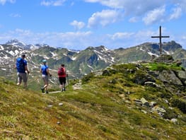 mhf.sommer-wandern-gipfelkreuz-foto-paul-suerth ©Paul Sürth