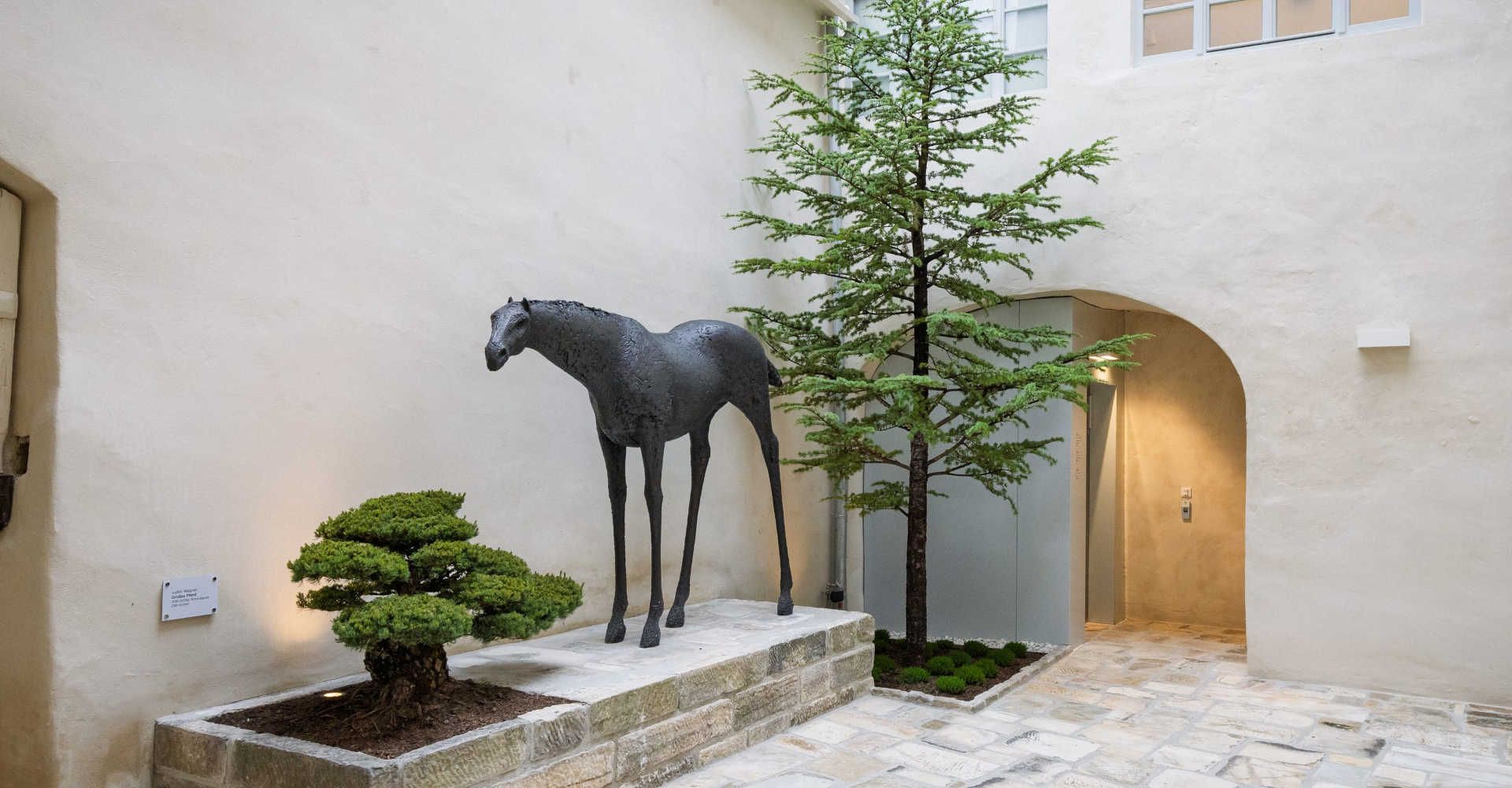 Großes Pferd als Bronze Statue