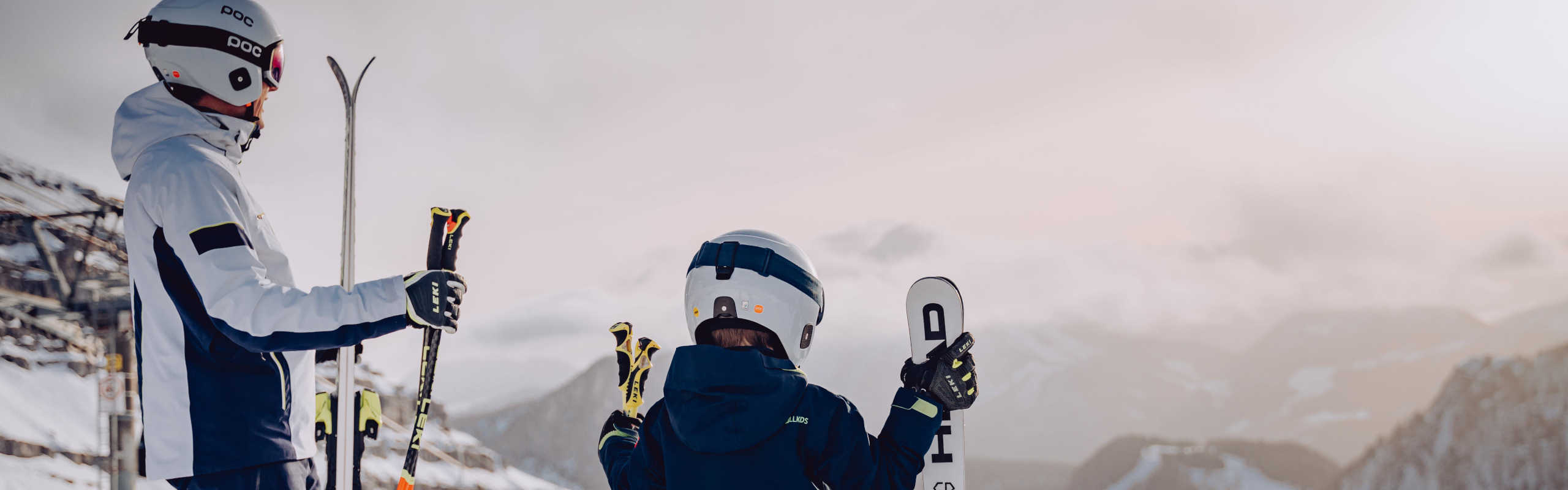 A day of skiing at the Wurzeralm in Pyhrn-Priel with panoramic views of the wintery Alpine mountains.