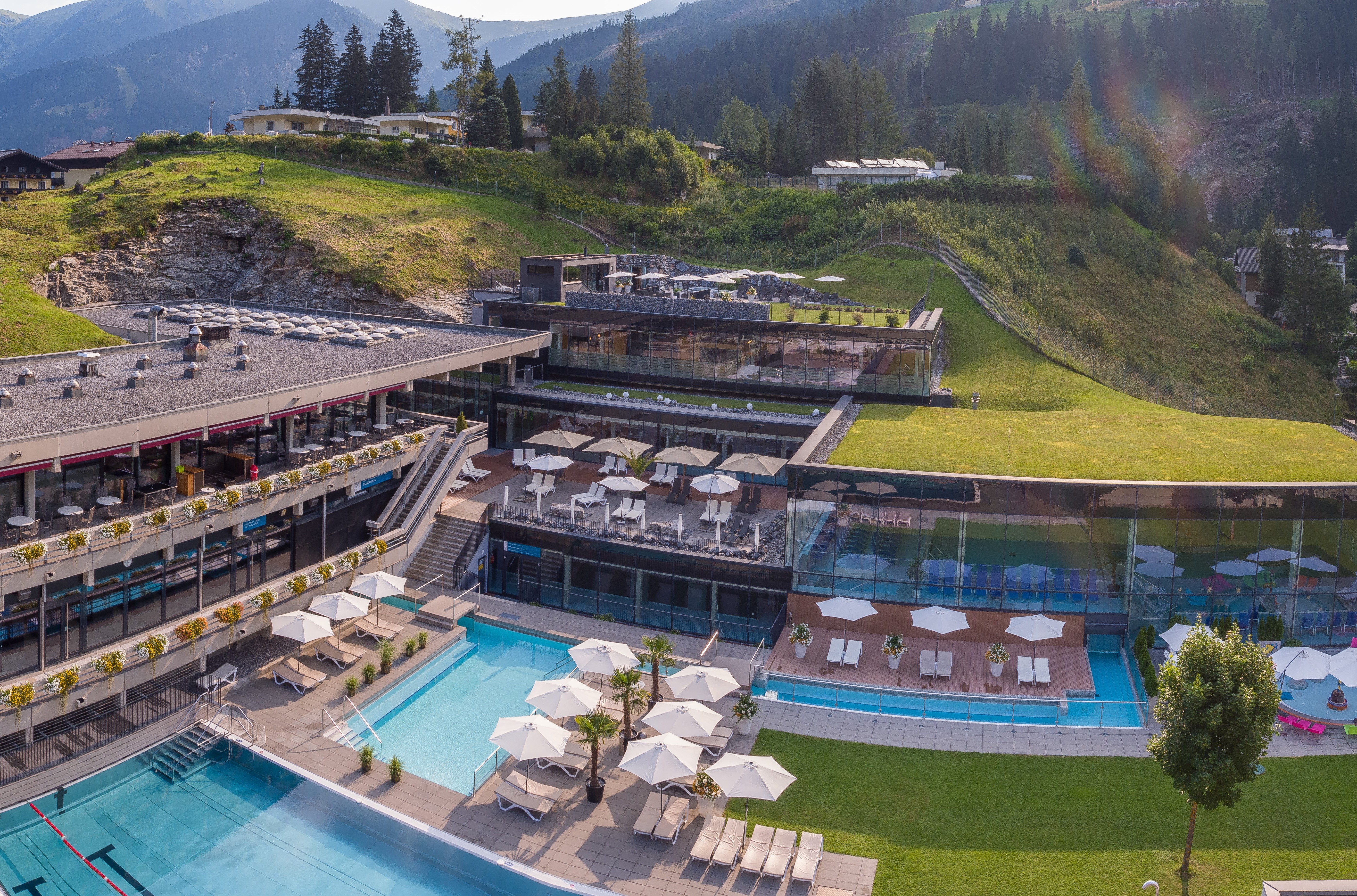 Außenanblick auf die Therme von oben