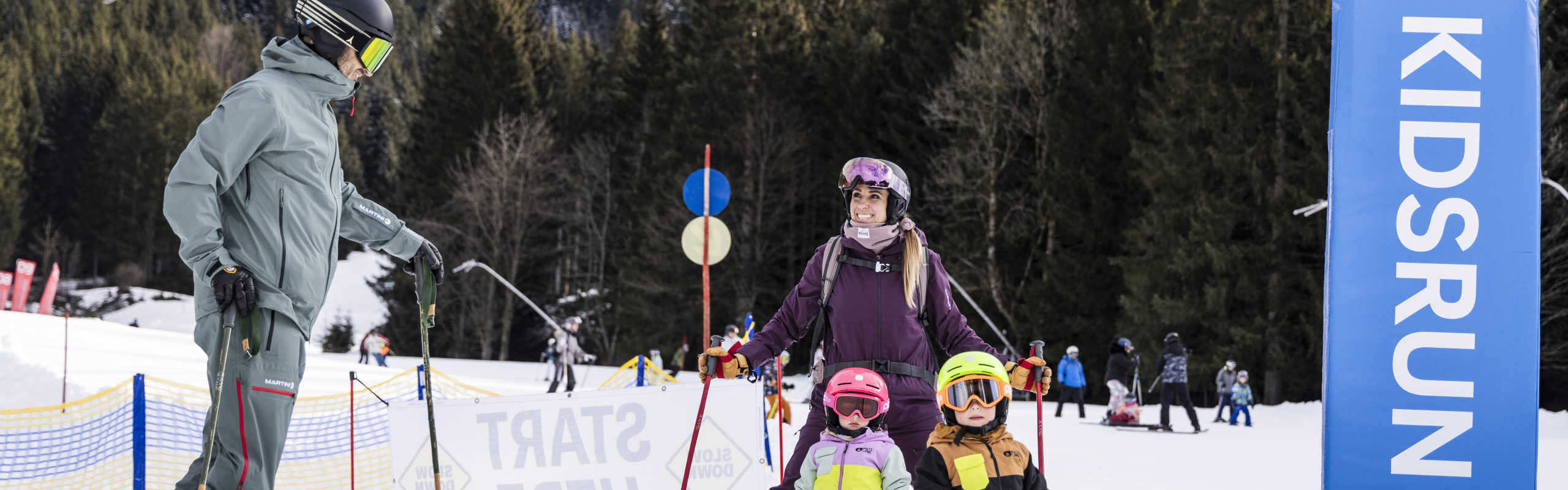 Kids' Run in Dachstein West with children and their guardians on the ski slope in winter.