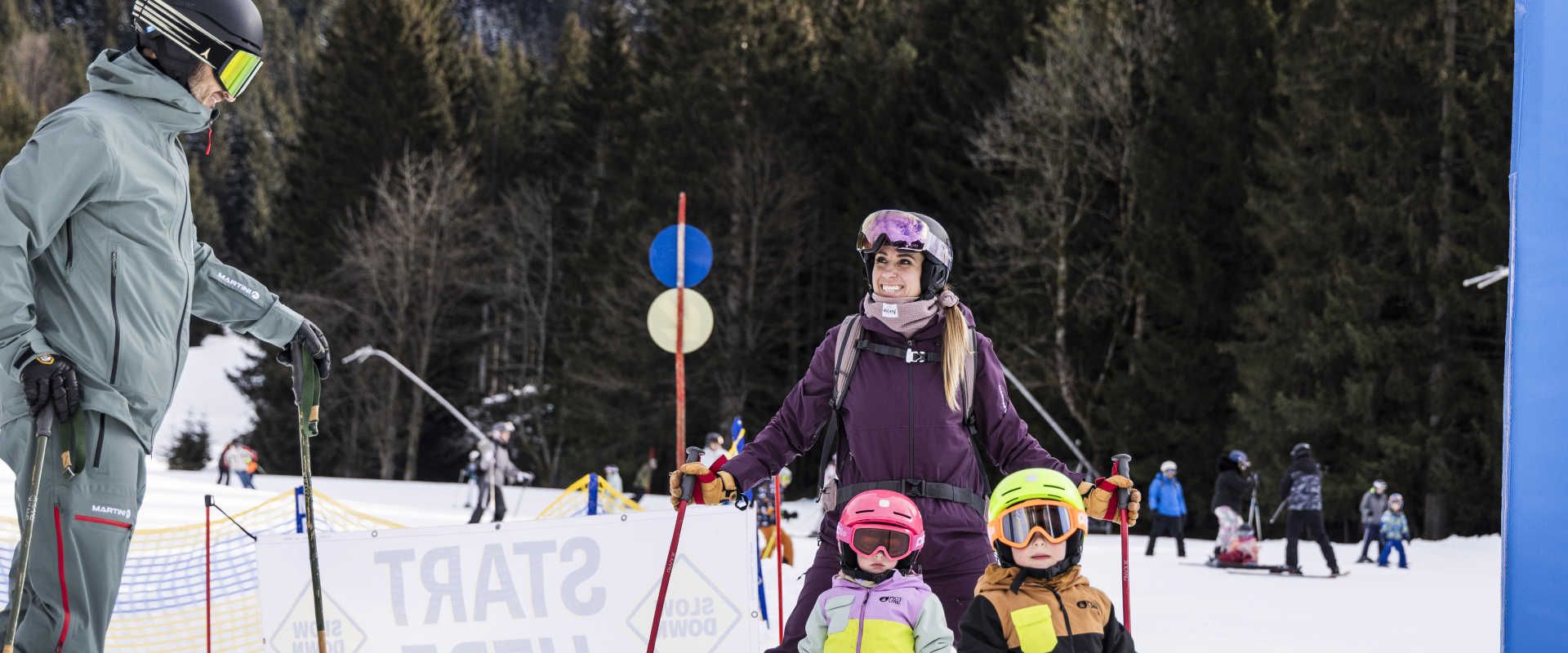 Kids' Run in Dachstein West with children and their guardians on the ski slope in winter.