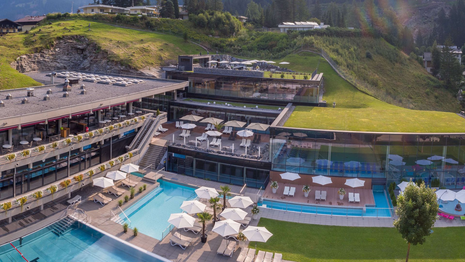 Außenanblick auf die Therme von oben