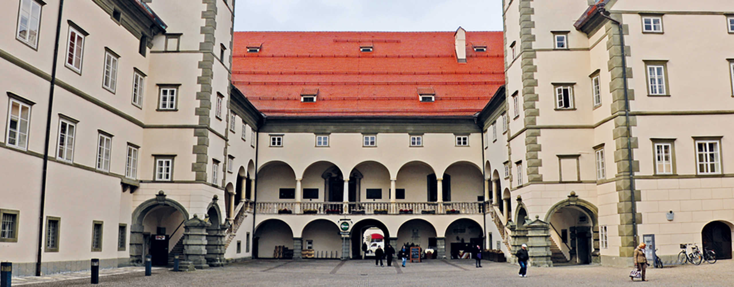 Landhaushof Außenansicht