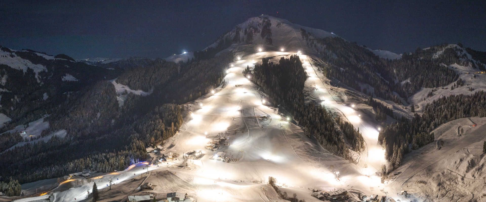 Night skiing in Söll
