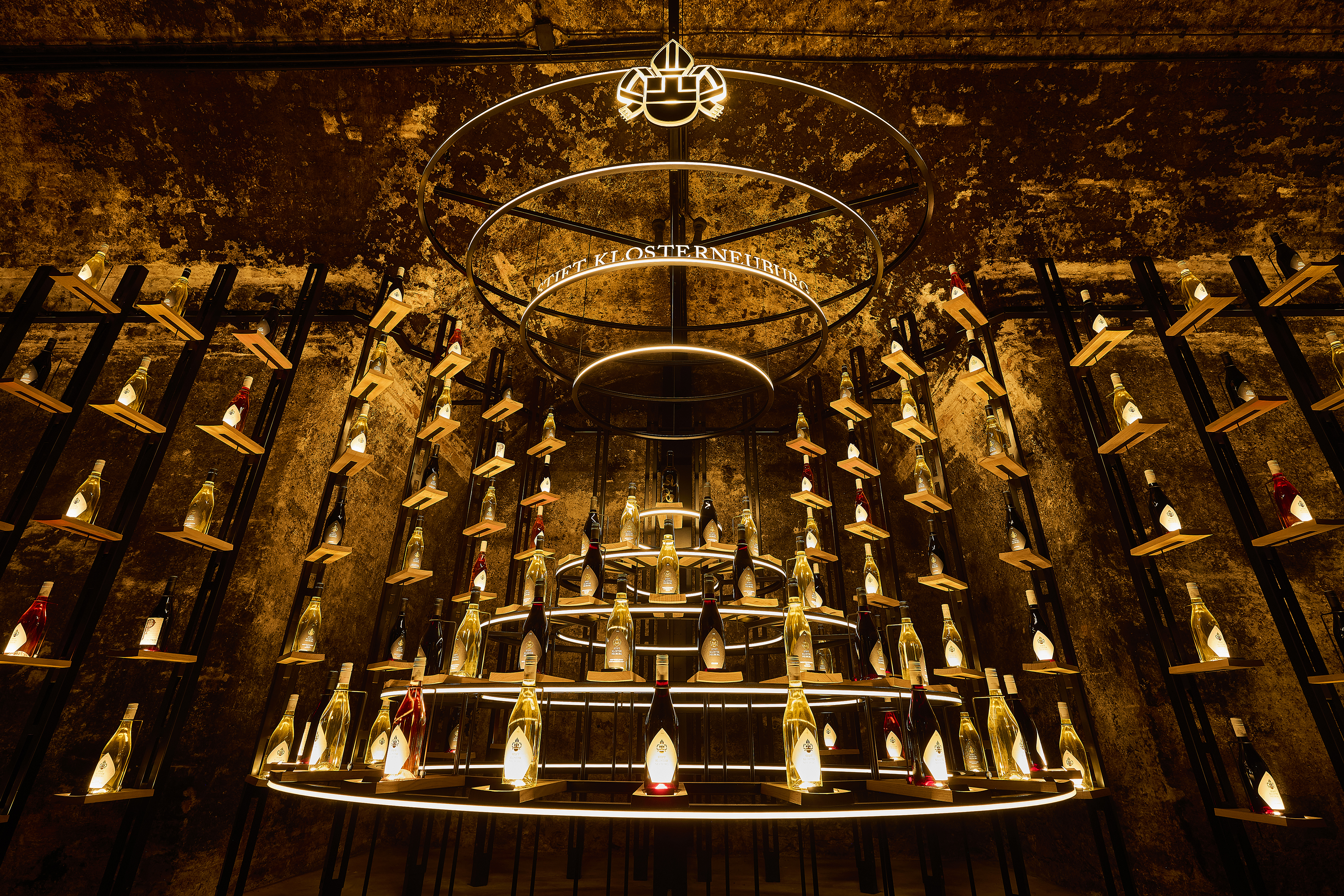 Wine pyramid