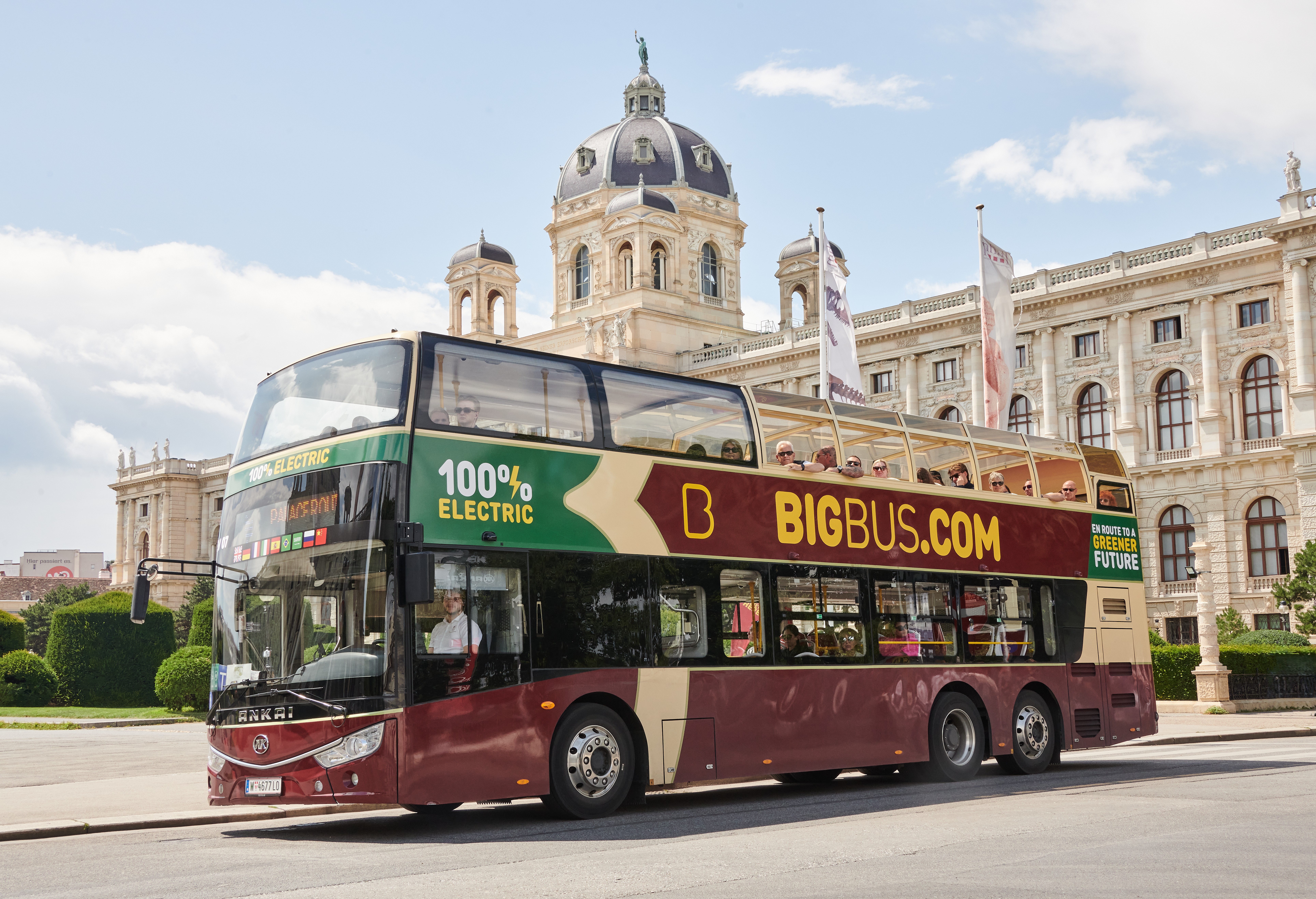 Big Bus vor Maria Theresien Platz 