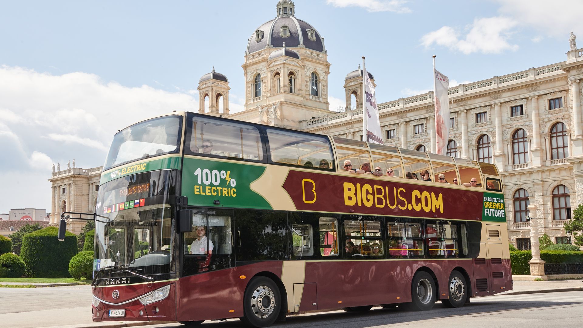 Big Bus vor Maria Theresien Platz