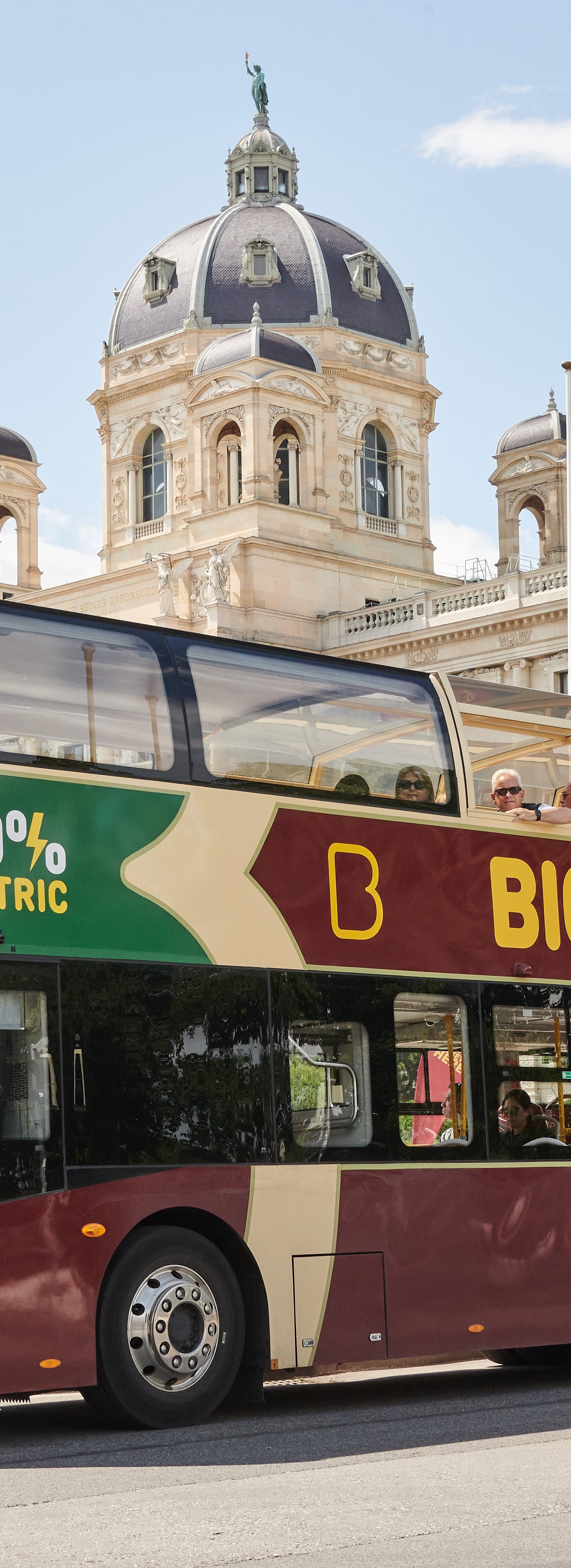 Big Bus in front of Maria Theresien Platz