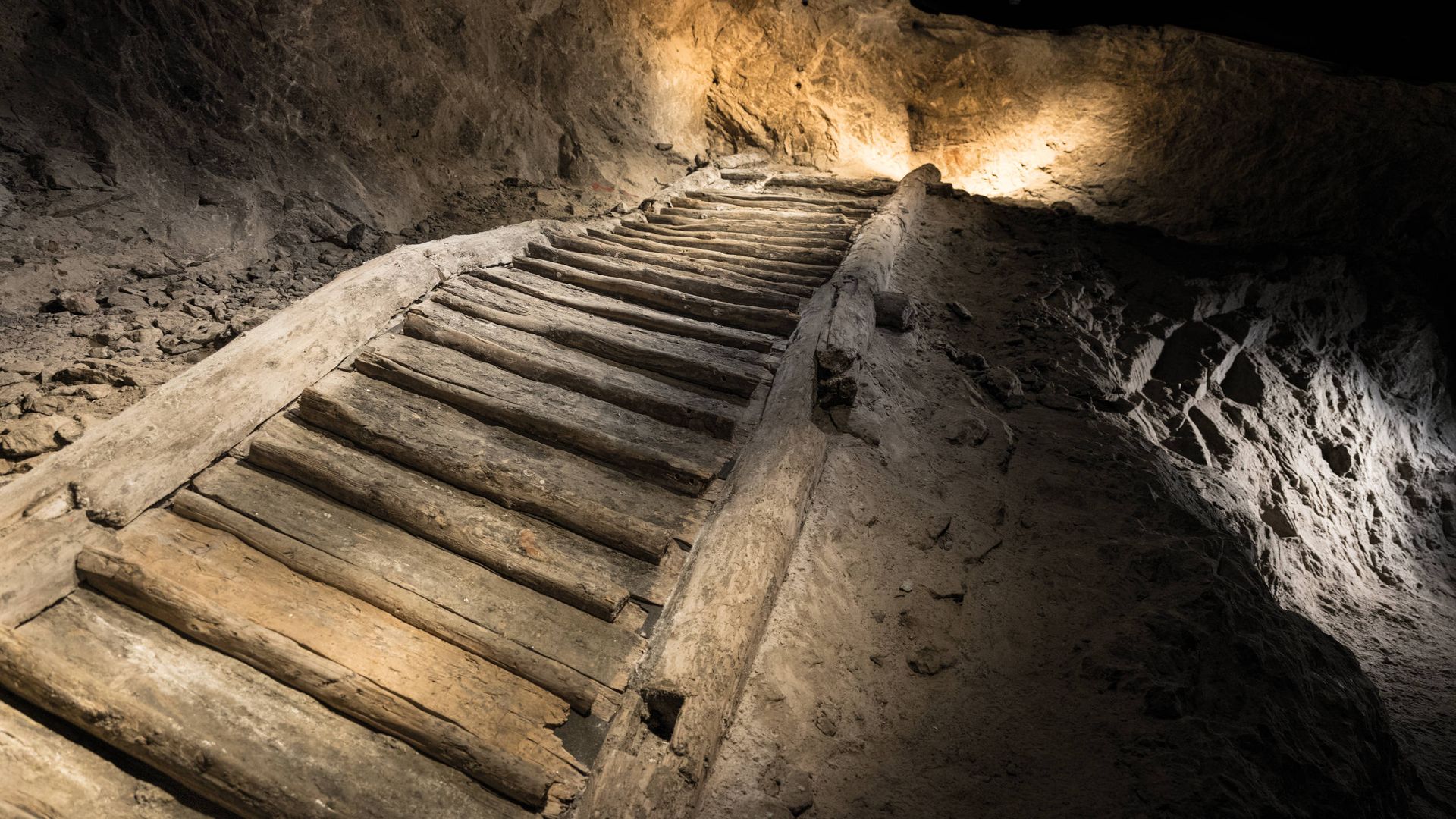 Stiege im Bergwerk