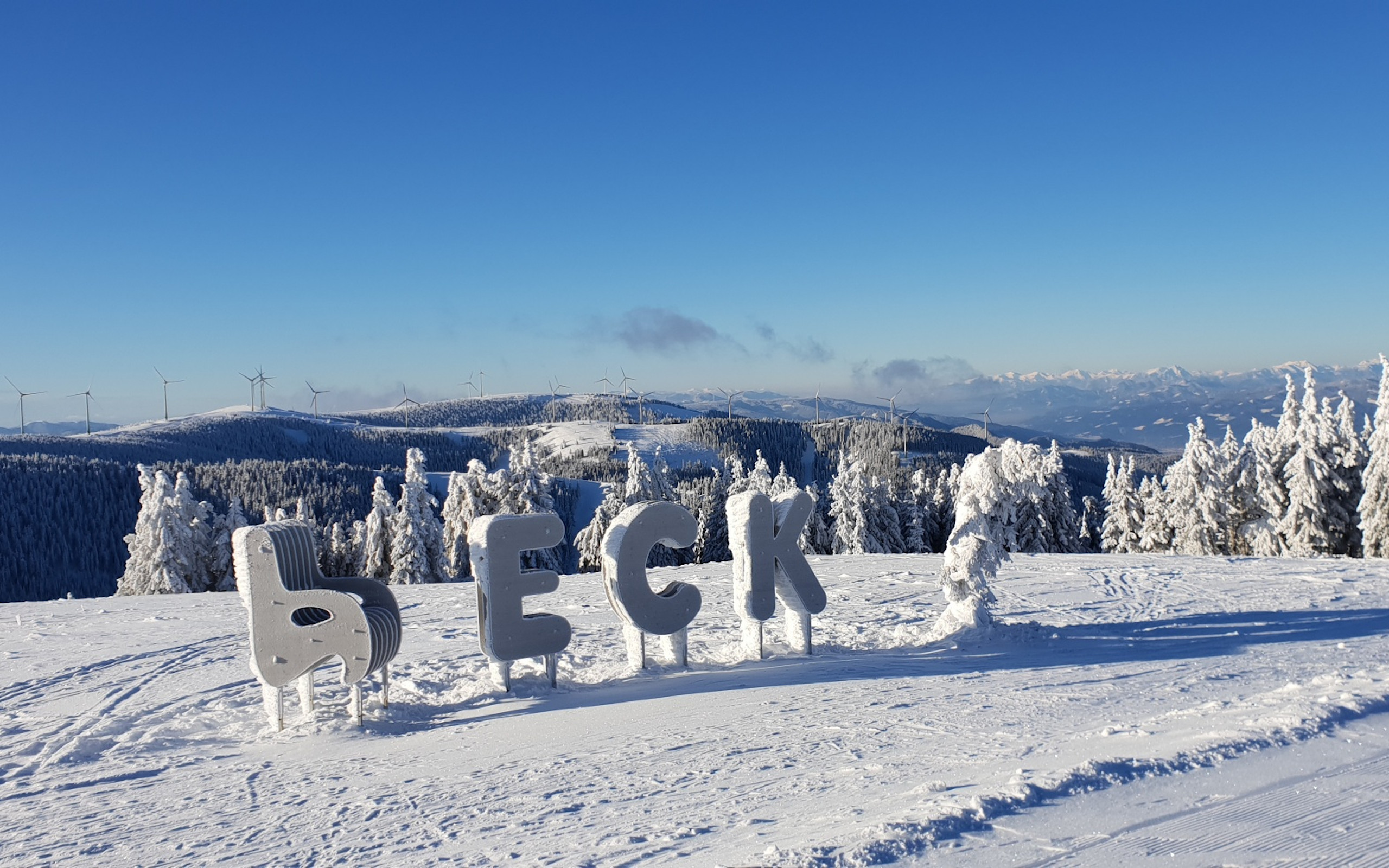 Stuhleck wooden lettering on piste