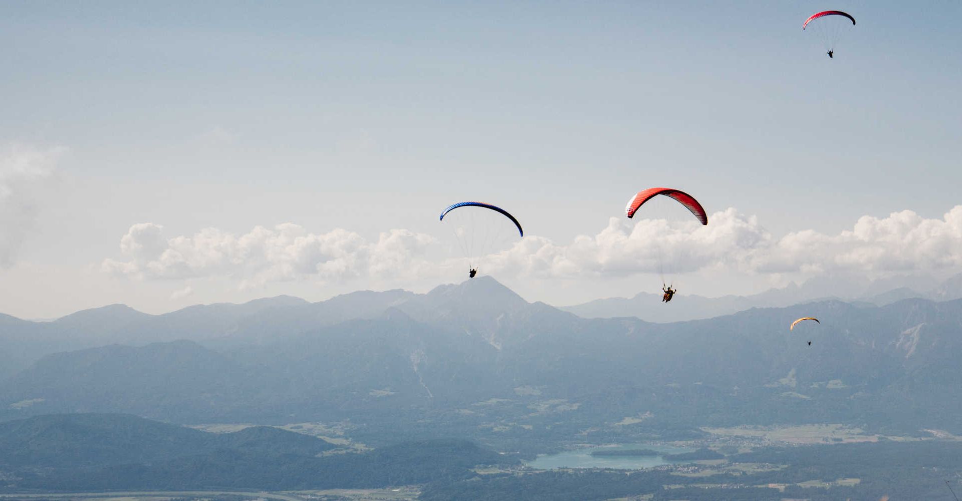 Paragleiter über der Gerlitzen Alpe