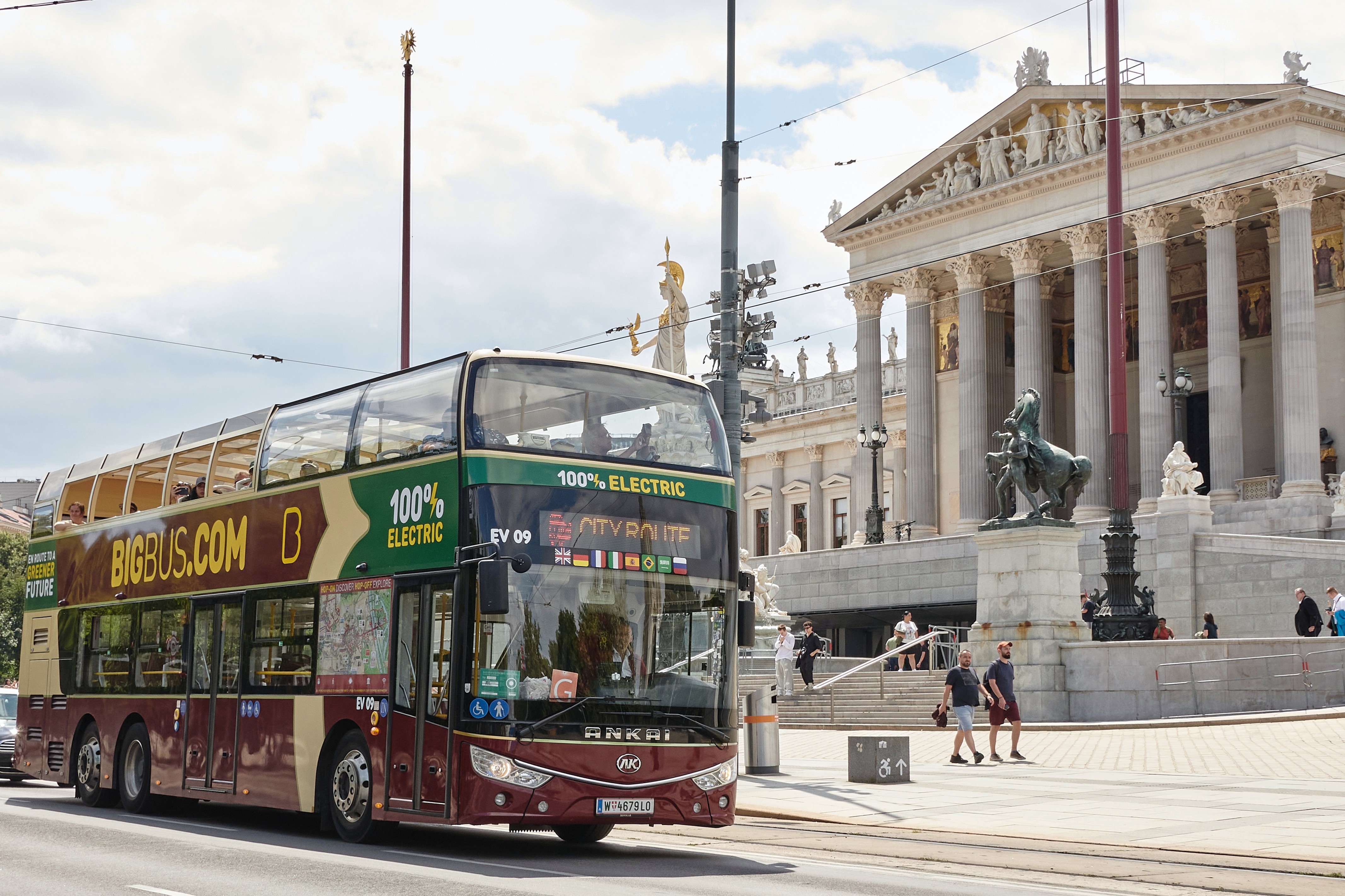 Big Bus vor Parlament