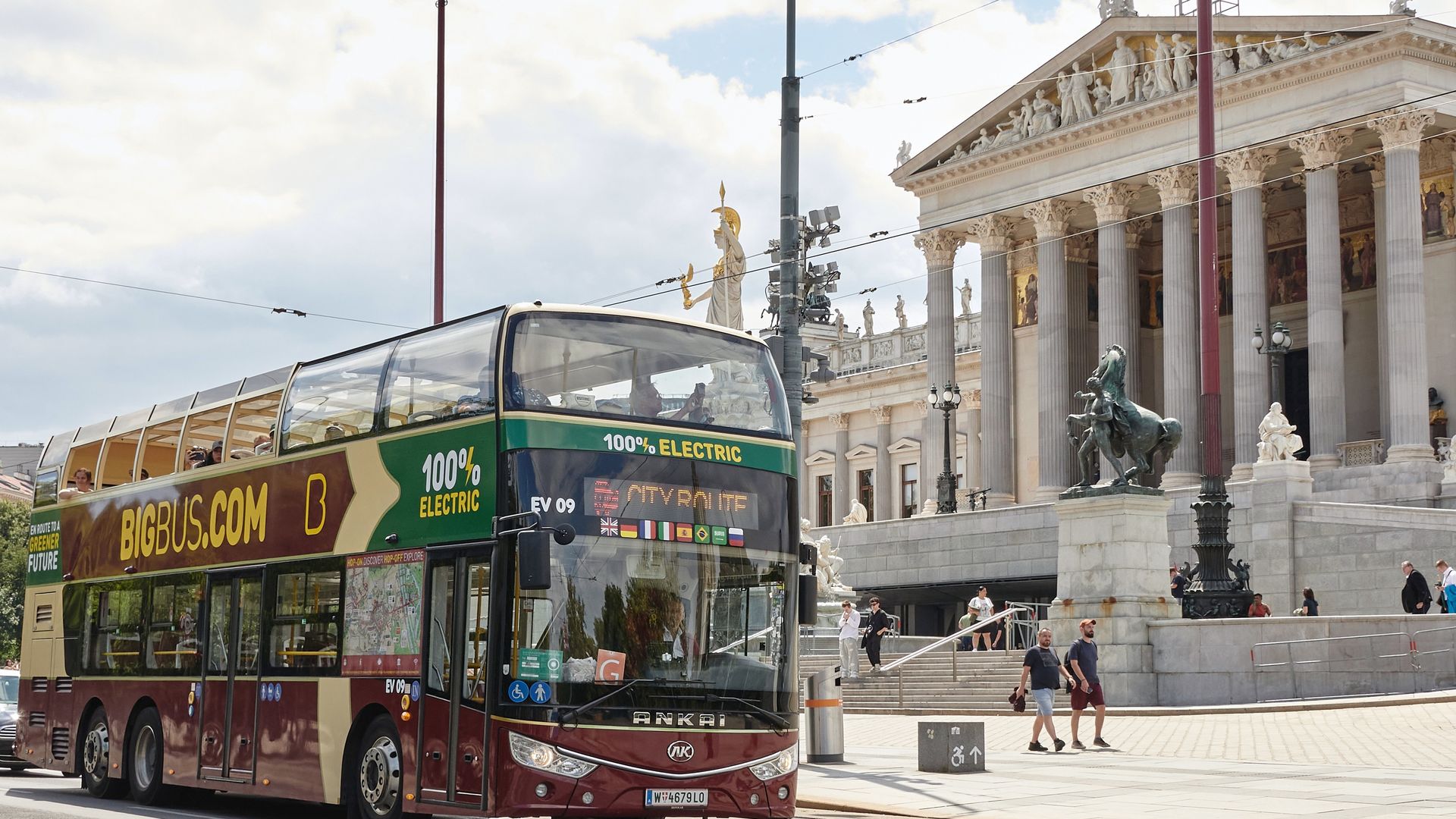 Big Bus vor Parlament