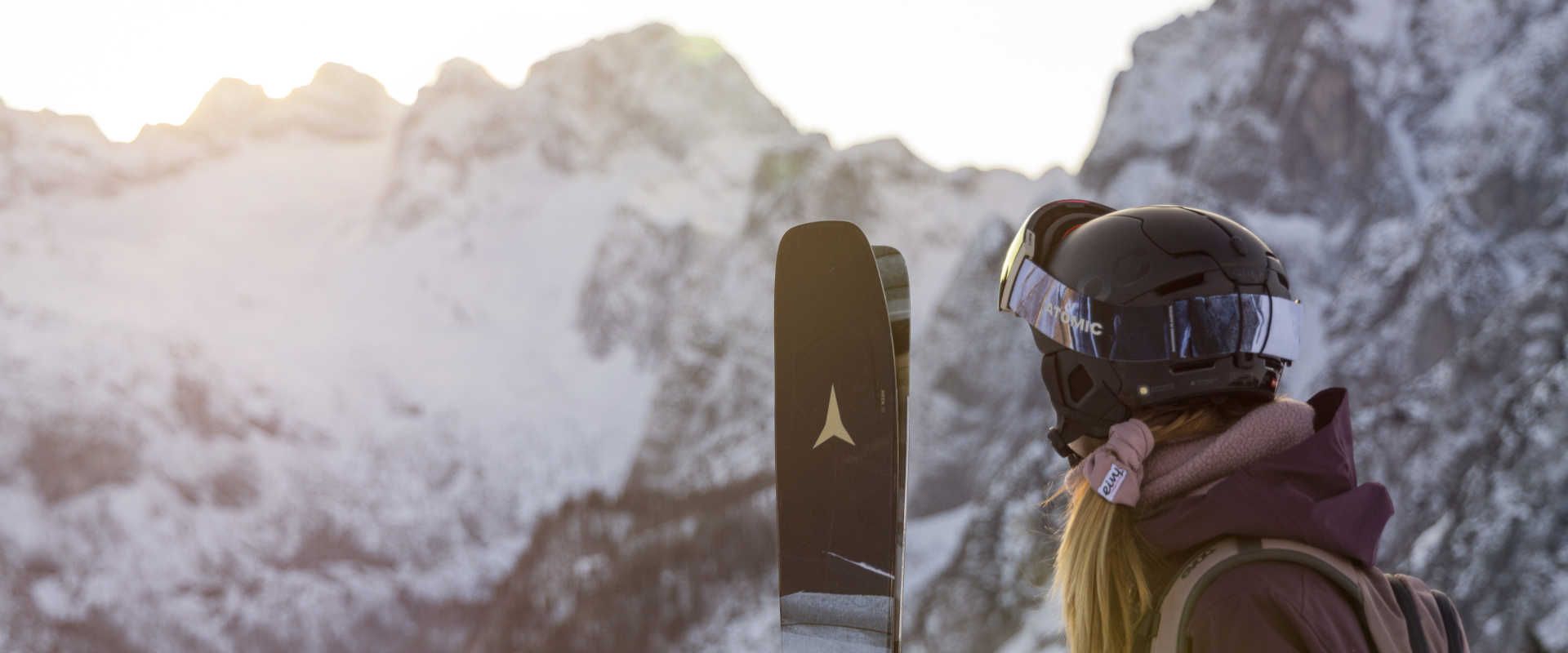 Ski gear against the backdrop of the Dachstein panorama, with snow-capped mountains and winter sunshine.