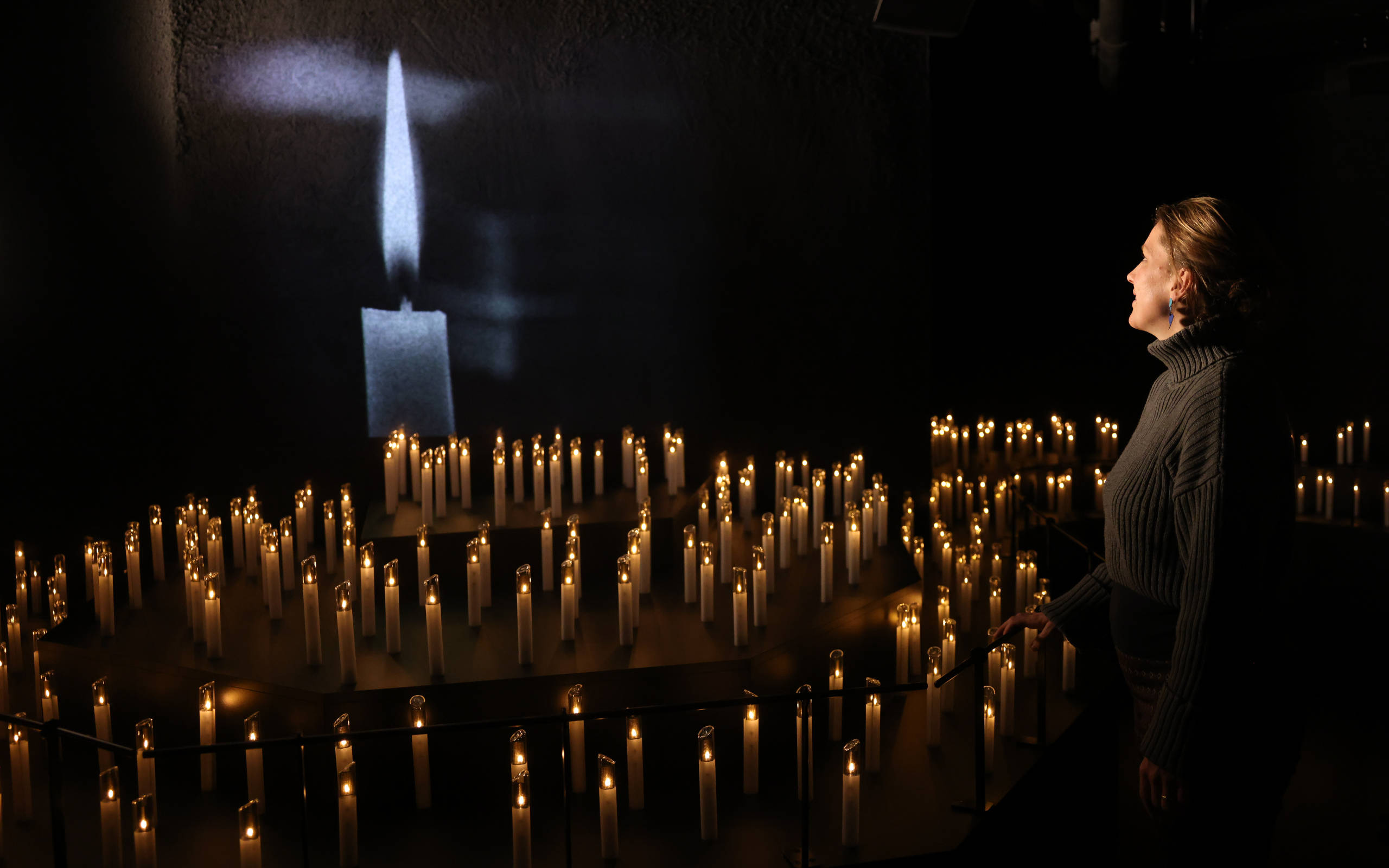 Exhibition room Sea of Candles