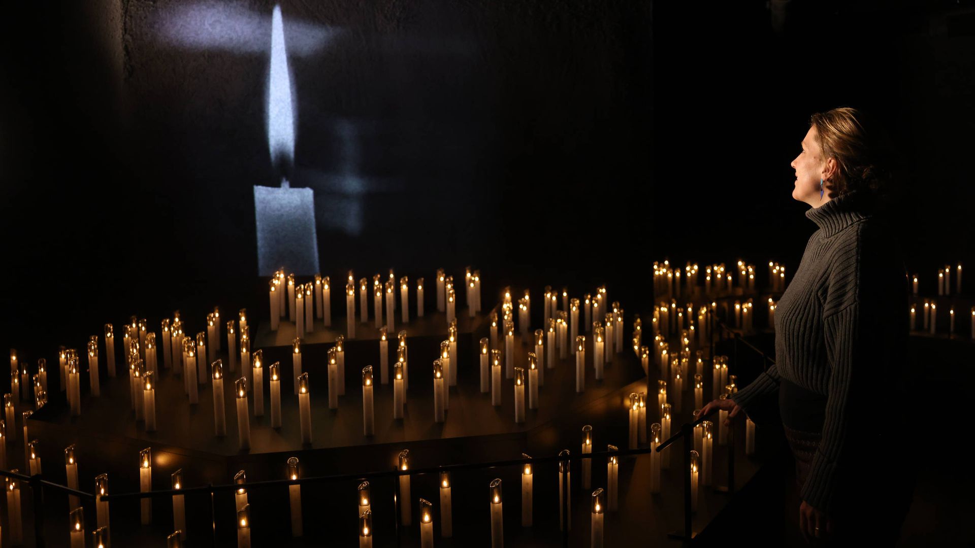 Exhibition room Sea of Candles