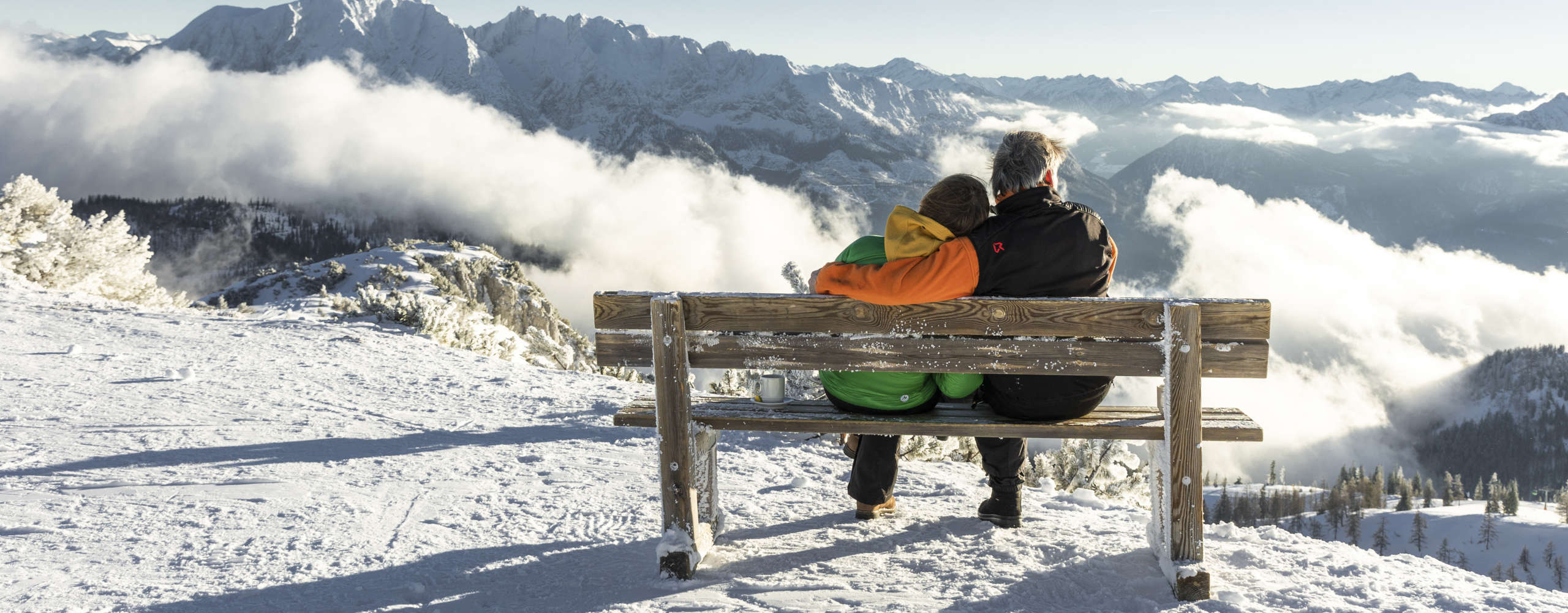 Winter hike with panoramic views of the Grimming and the snow-covered mountain landscape of Styria.