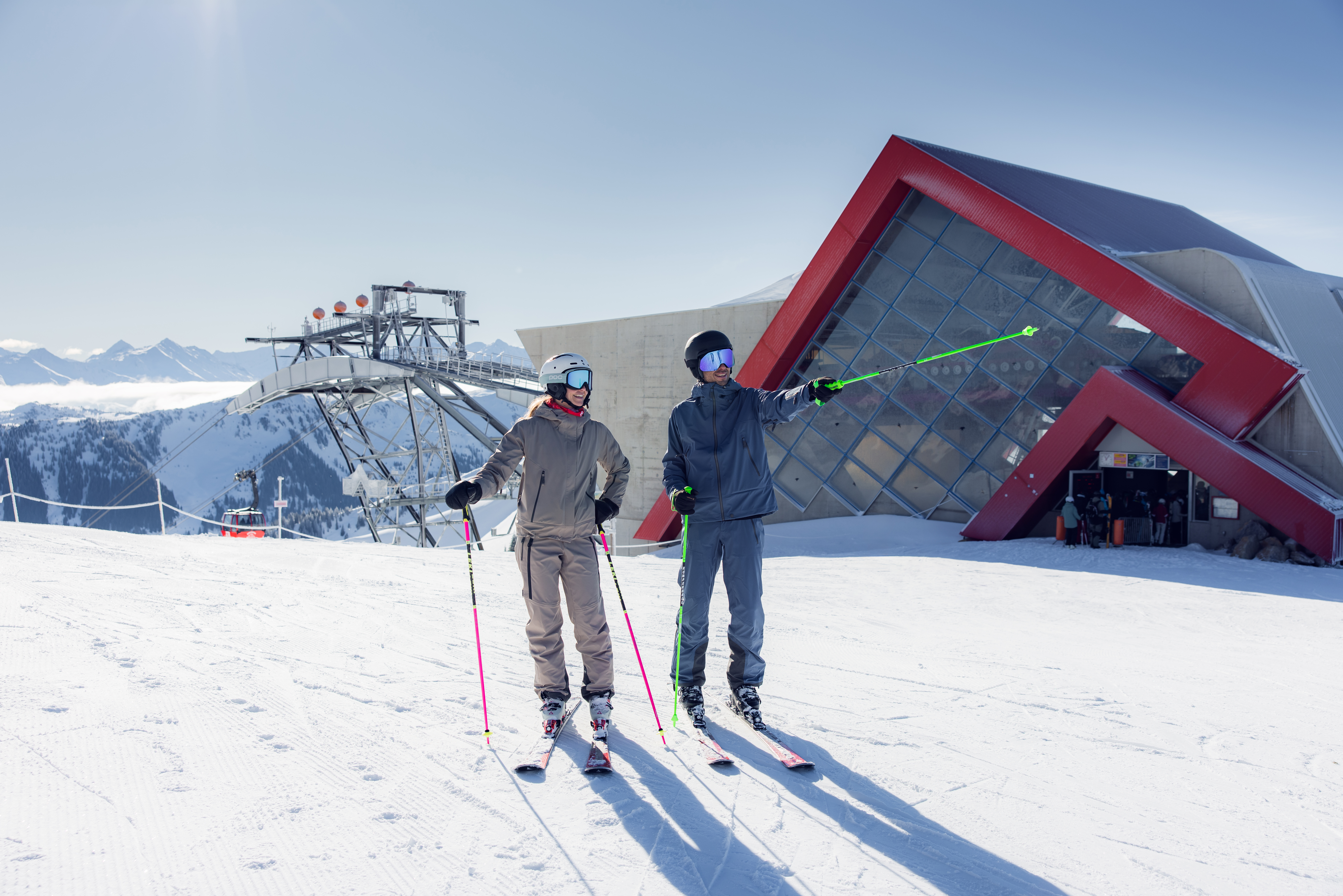 Kitzbühel skiers in front of the lift