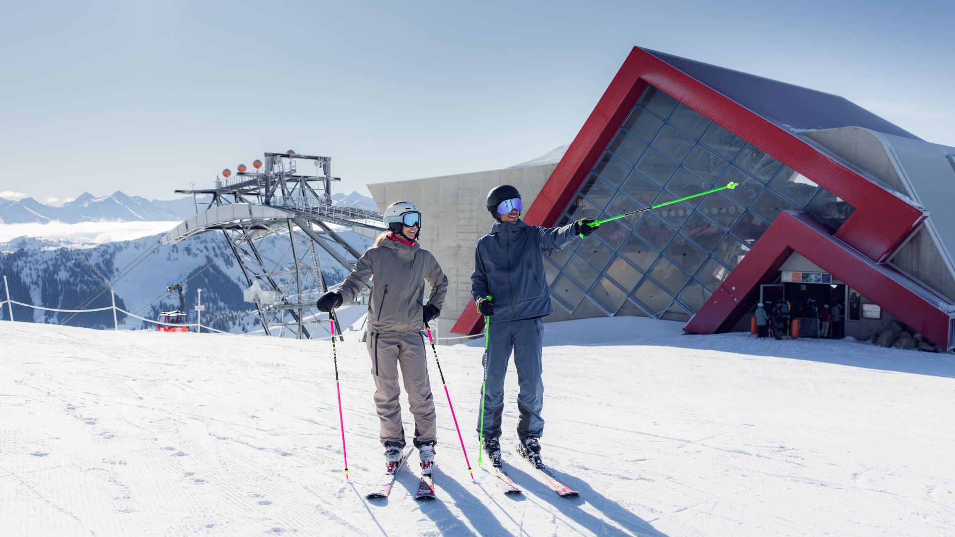 Kitzbühel skiers in front of the lift