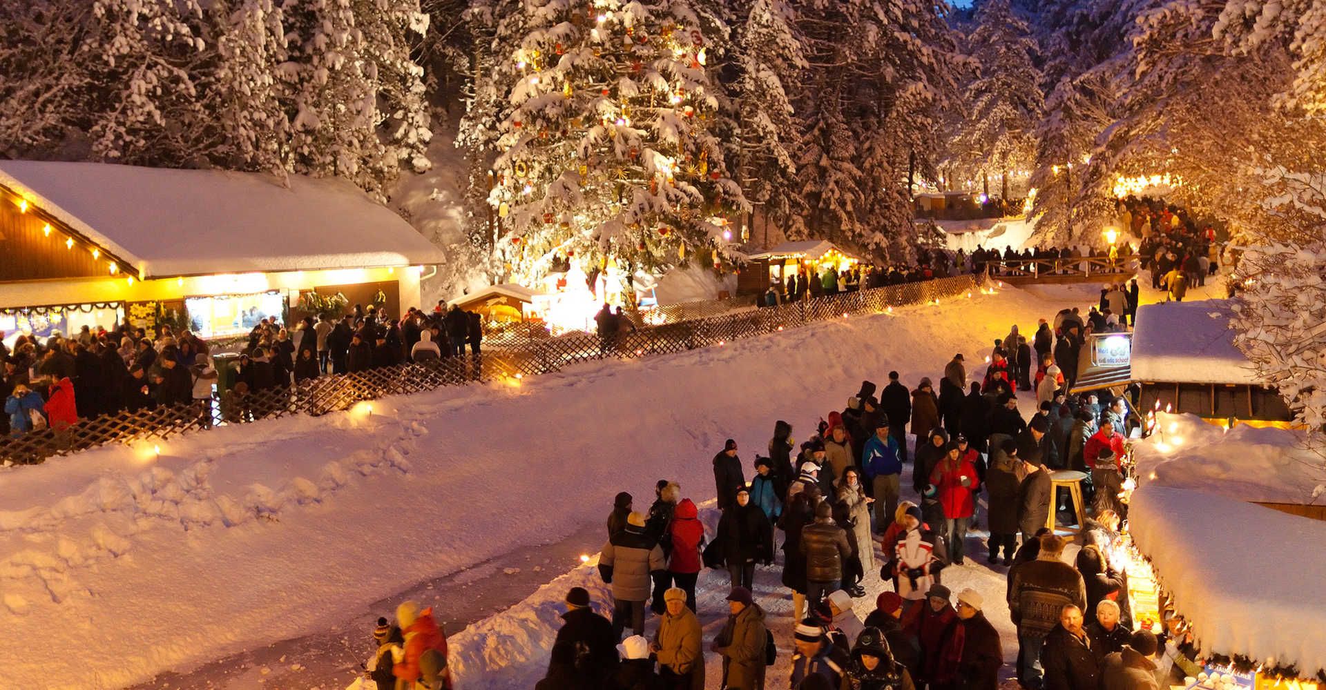 Winterlandschaft des Adventmarktes