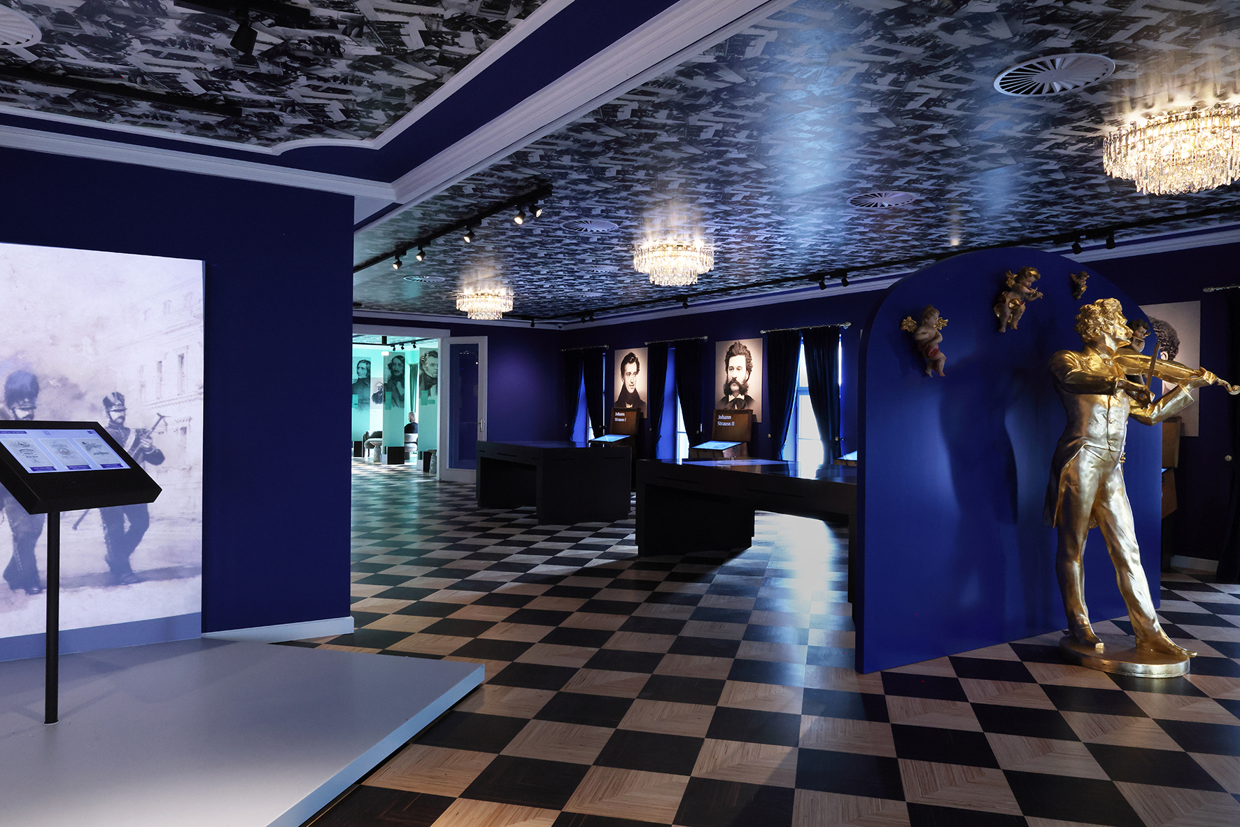 Ausstellungsraum Dunkelblau