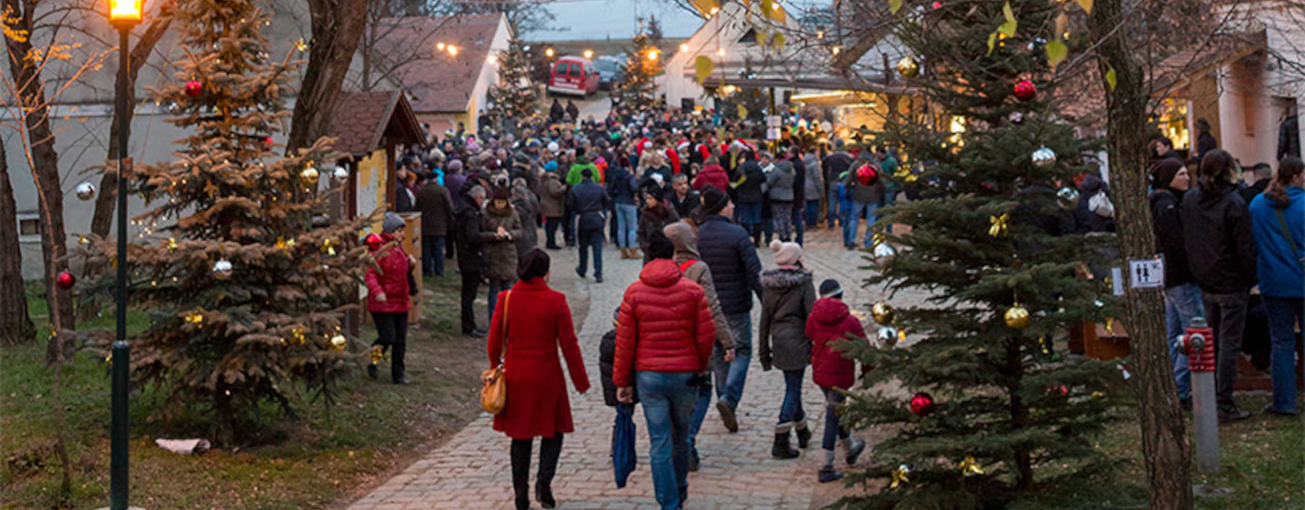 Advent market with several people