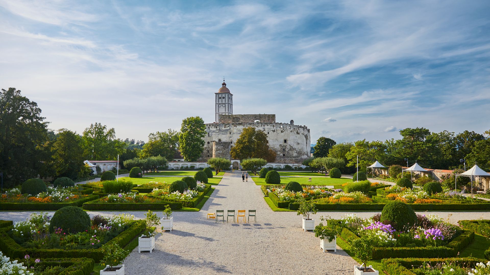 Schallaburg exterior view garden