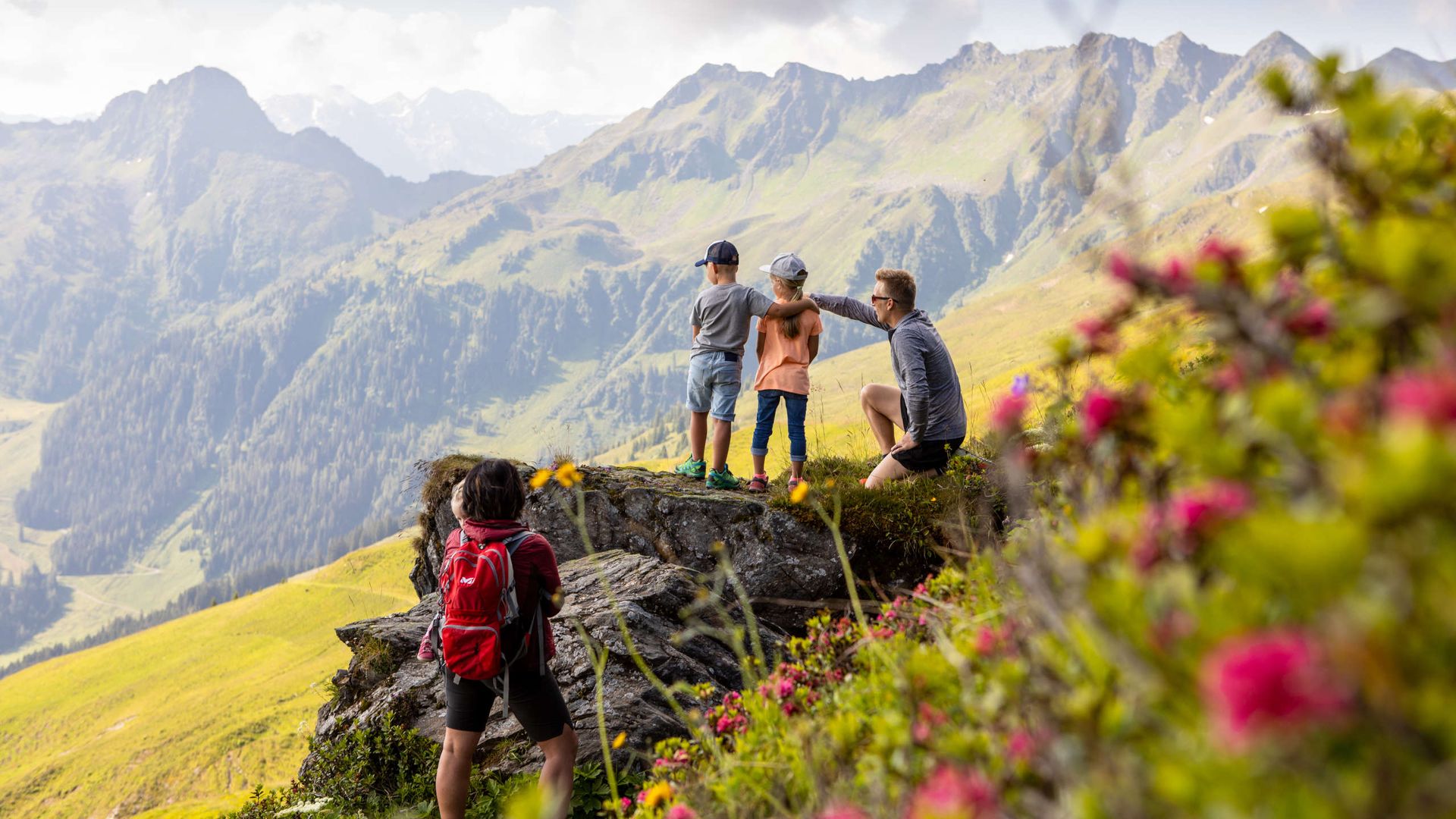 Family hiking Wiedersberhorn