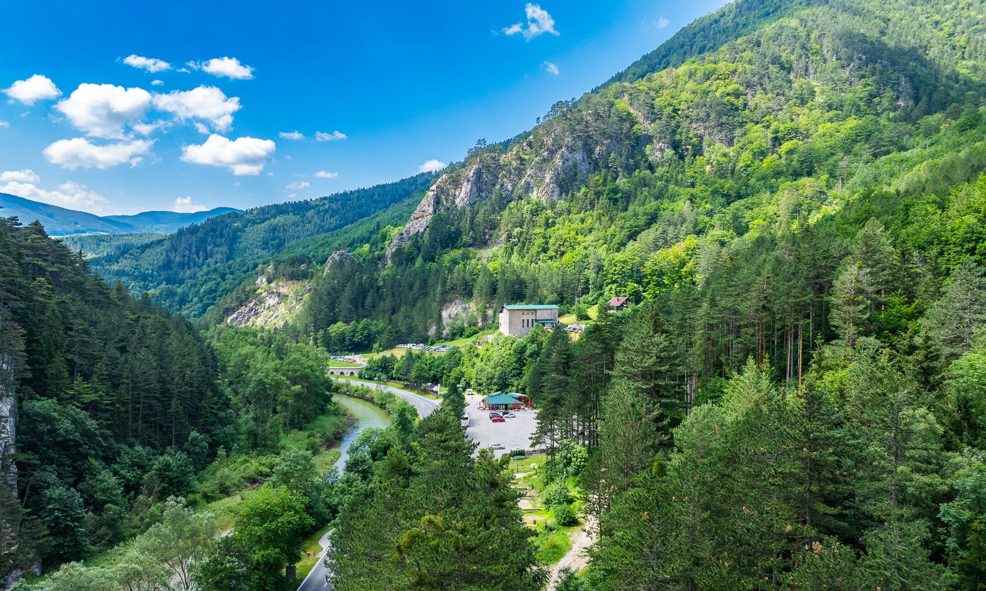 Seilbahn Talstation von Seite Höllental