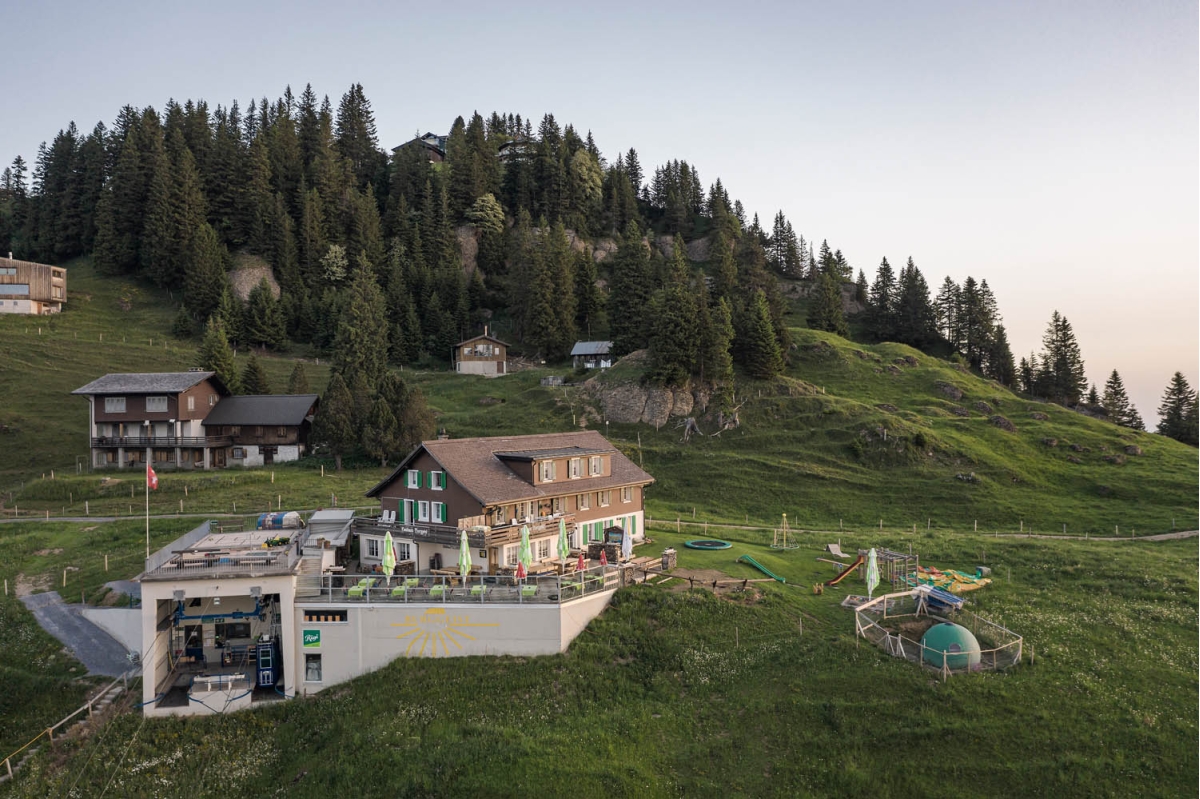 Berggasthaus Burggeist - Berggasthaus Rigi Burggeist, Sommer gesamtansicht