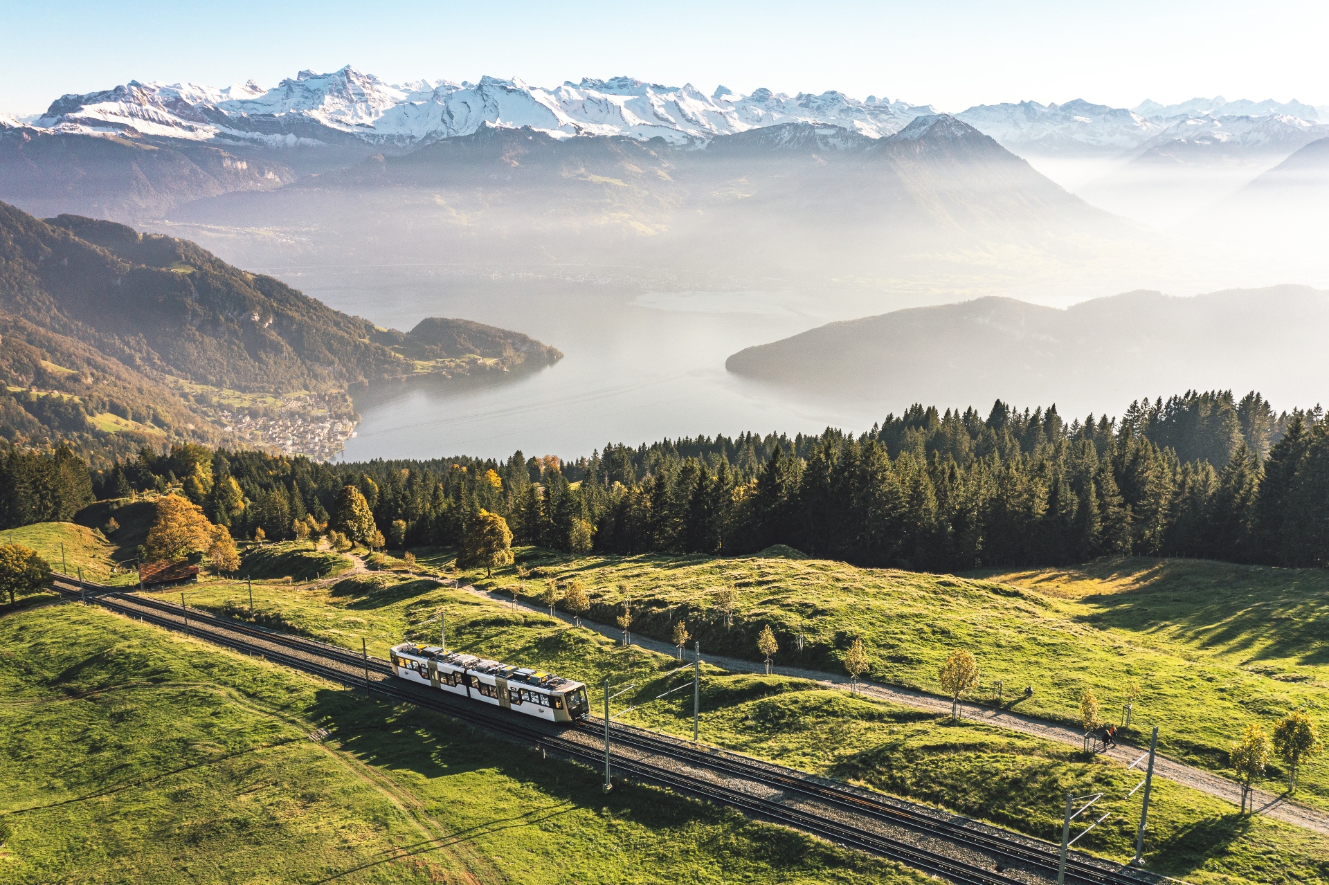 Rigi Ganzjahr Aussicht grüne Landschaft