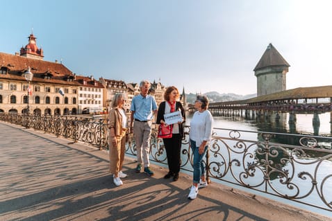 mys-Guided City Tour (German) | Lucerne-Vor der Kapellbrücke