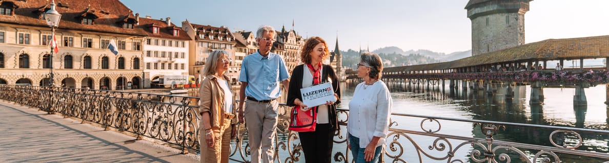mys-Guided City Tour (German) | Lucerne-Vor der Kapellbrücke