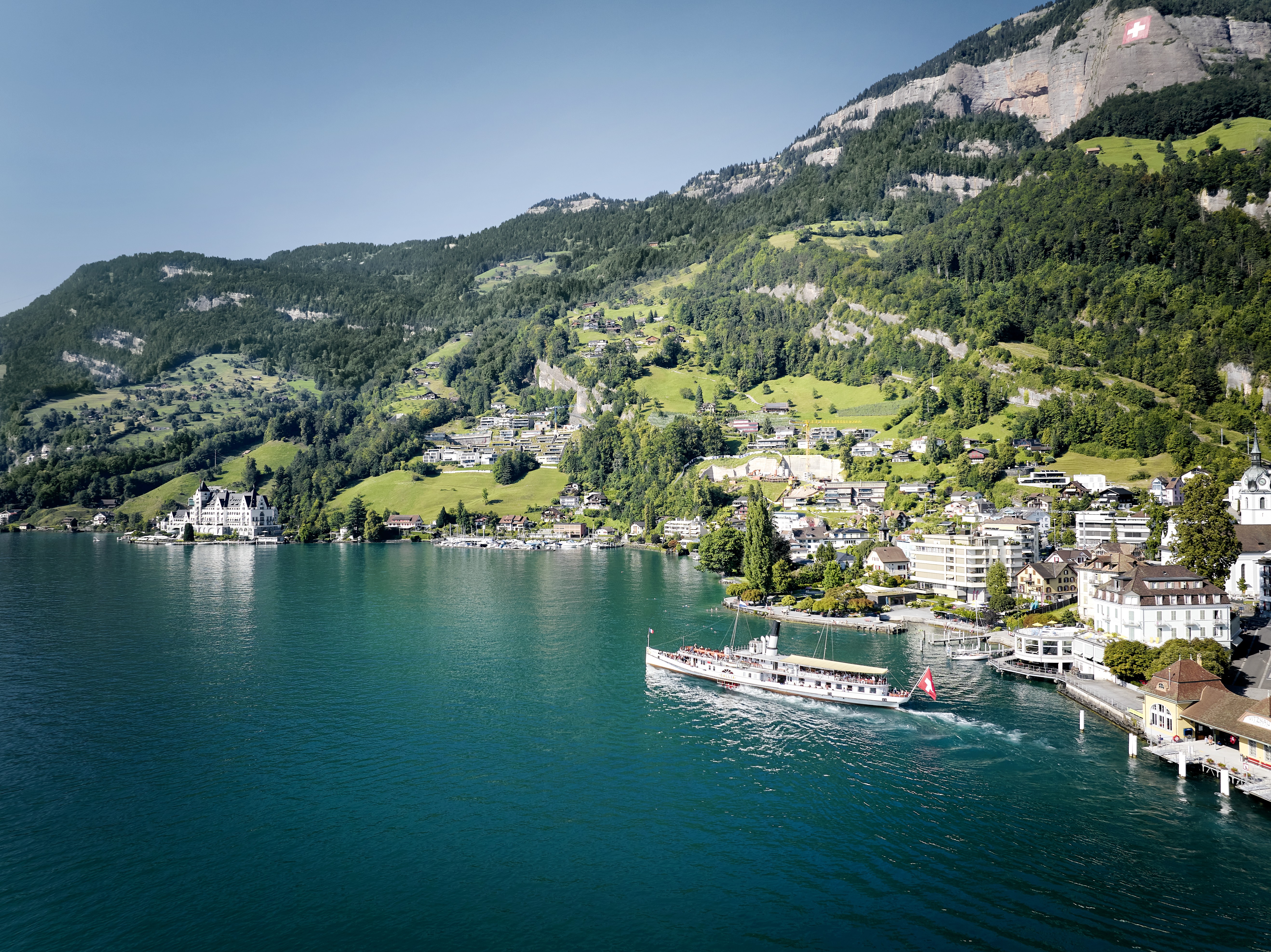 Rundfahrt mit einem Dampfschiff vor der Station in Vitznau.