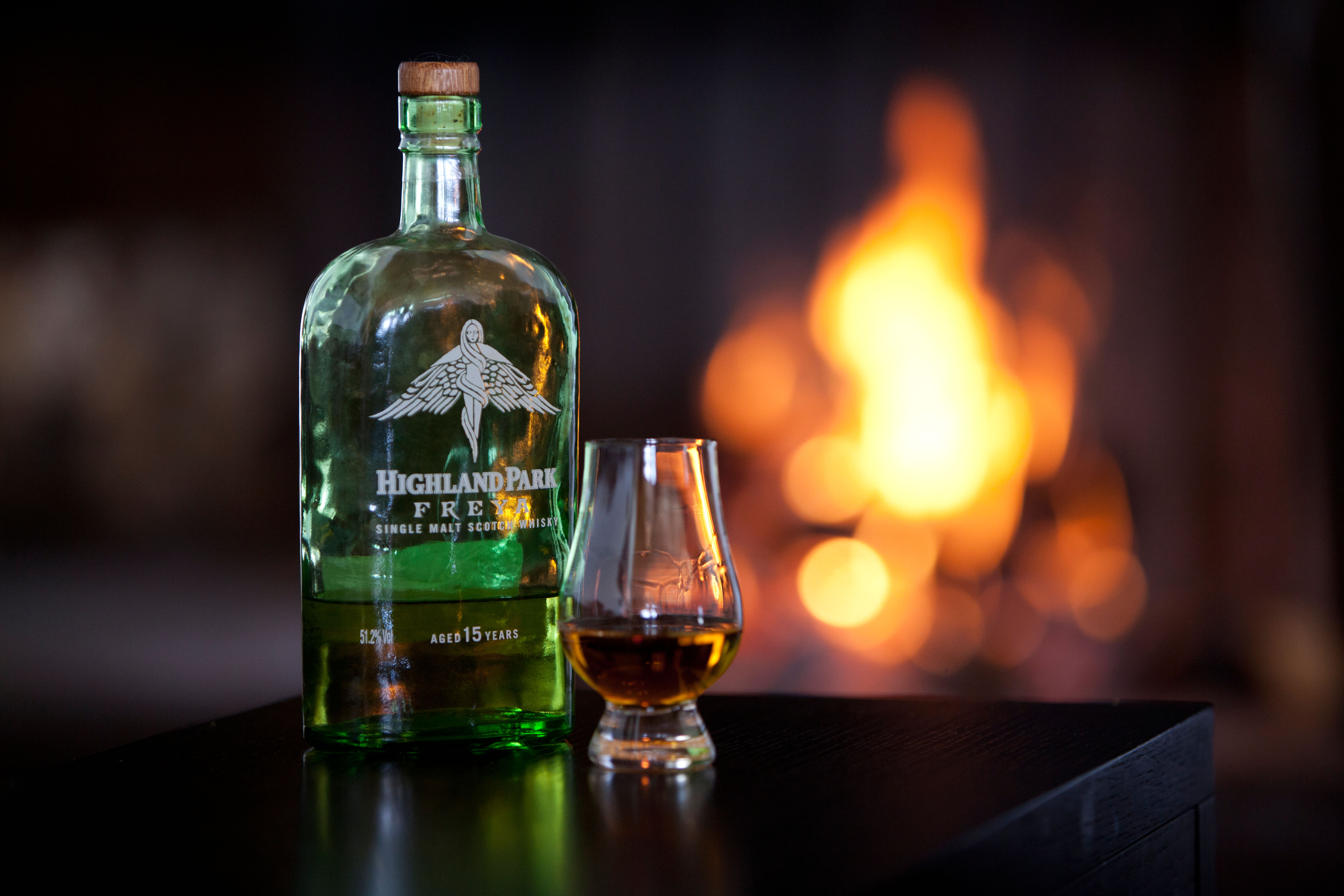 mys-WHISKY EVENING-Feuer mit Whisky