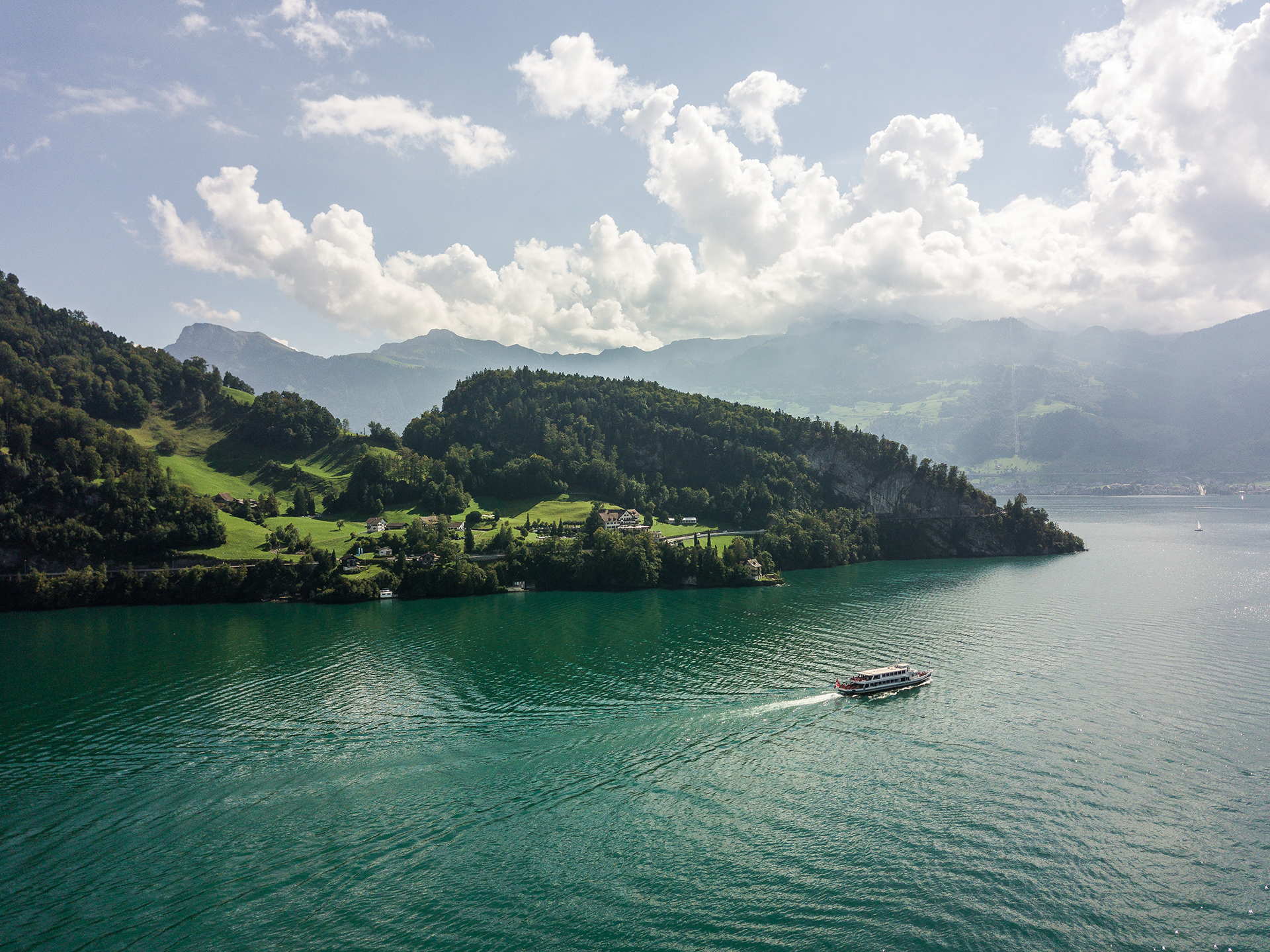 Schifffahrtsrundfahrt im Sommer
