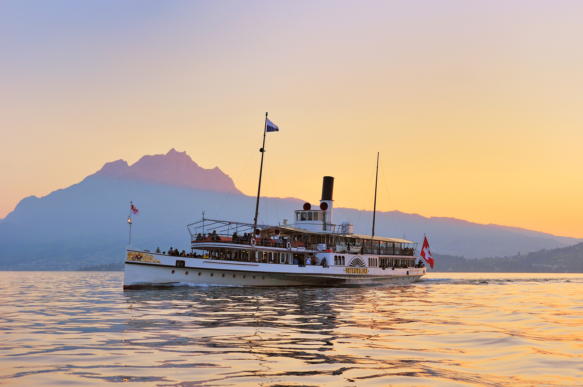 mys-Sunset Cruise -Sofa1