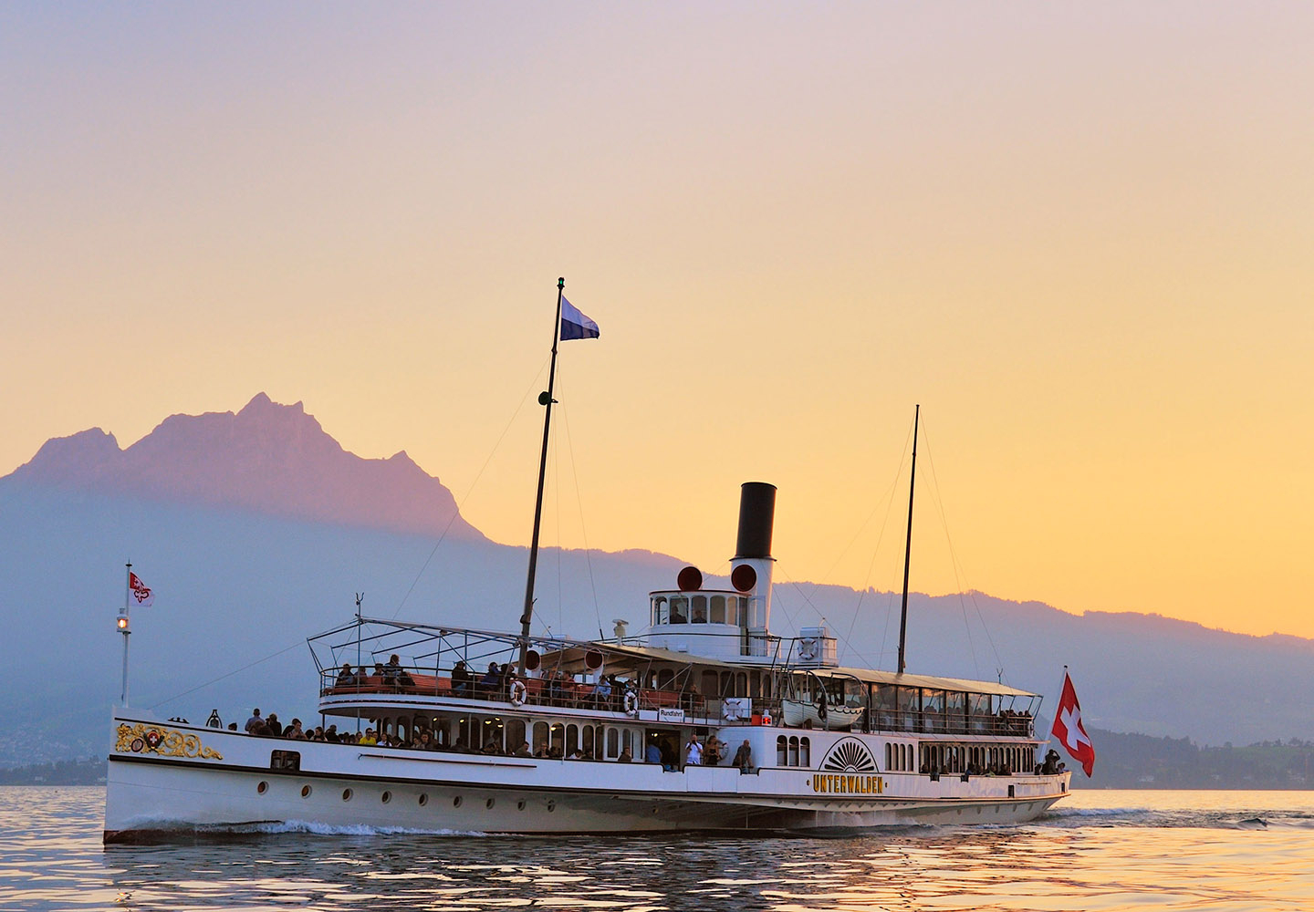 Giving gifts is fun, especially with our vouchers from the Lake Lucerne Navigation Company. Conveniently buy online and give as a gift.