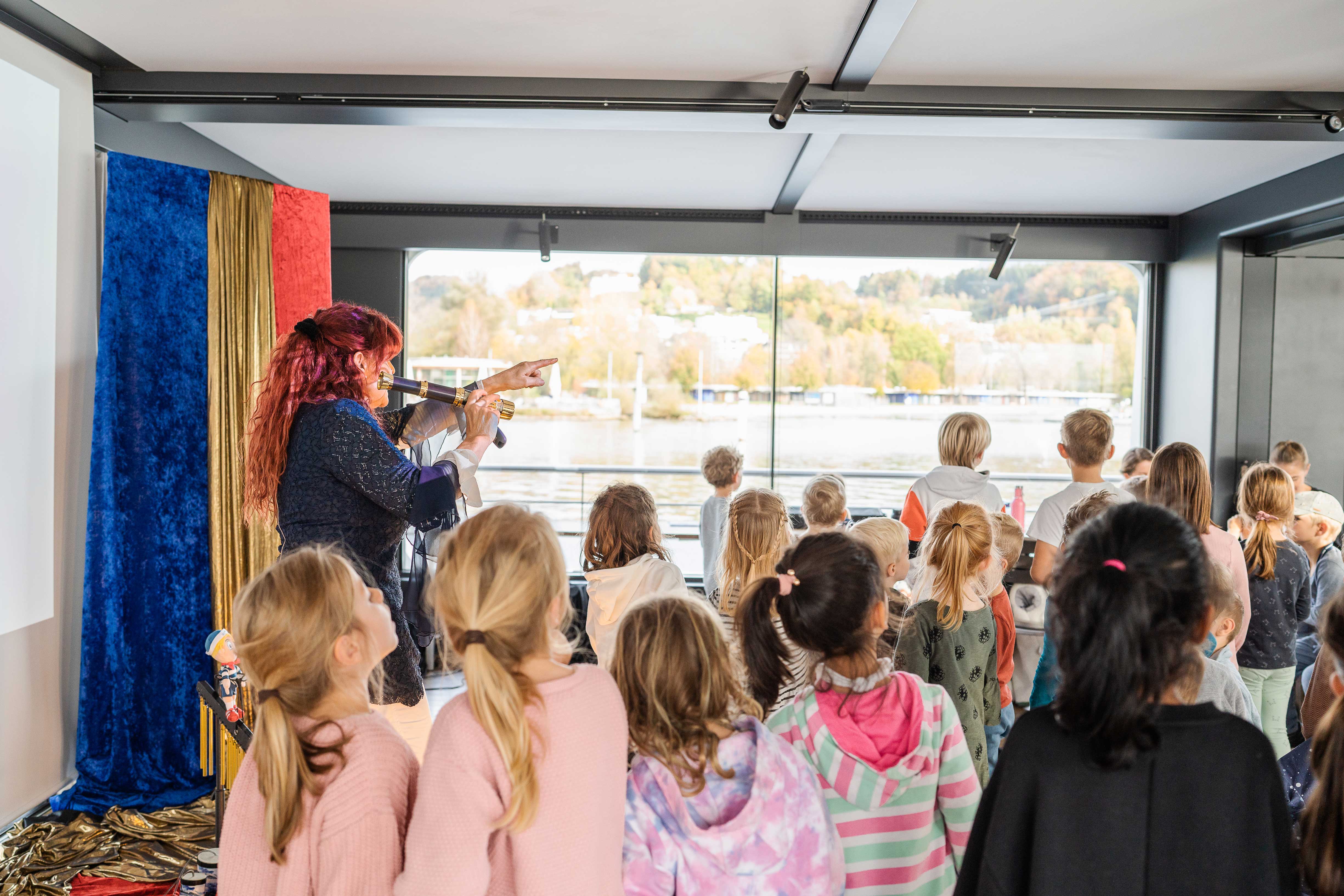 Jolanda Steiner auf dem Märli-Schiff auf dem Vierwaldstättersee