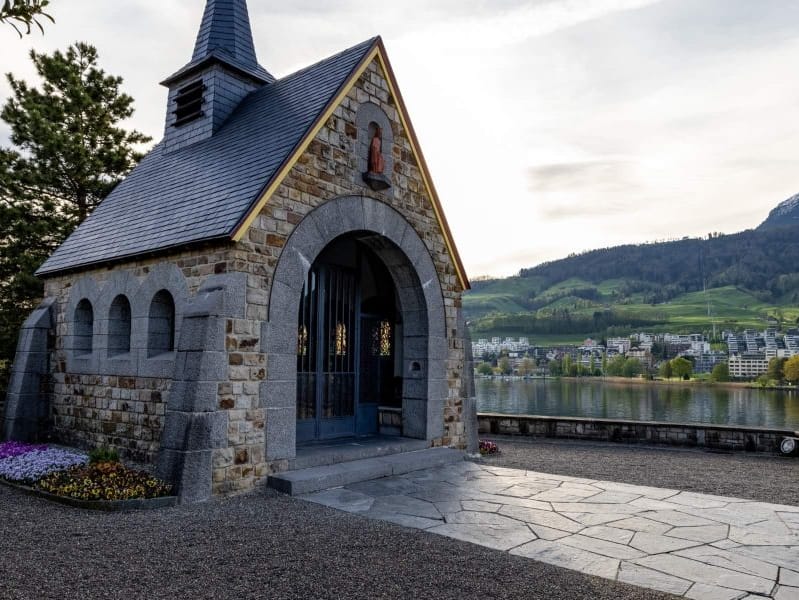 Astrid_KapelleCR_Rigi_Bahnen_Ralp_Welling