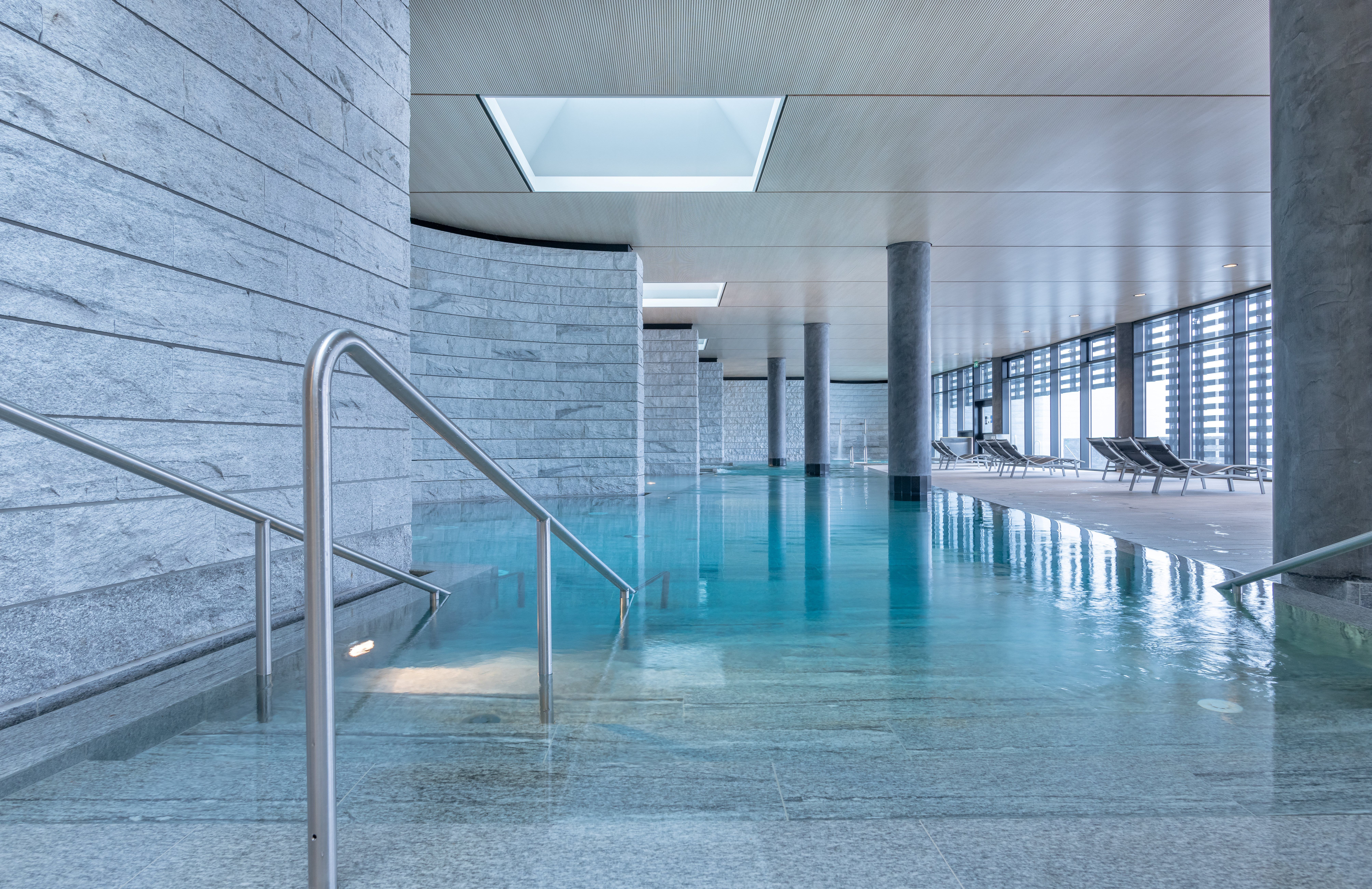 mys-MINERALBATH ENTRANCE | RIGI KALTBAD-Mineralbad Innenansicht