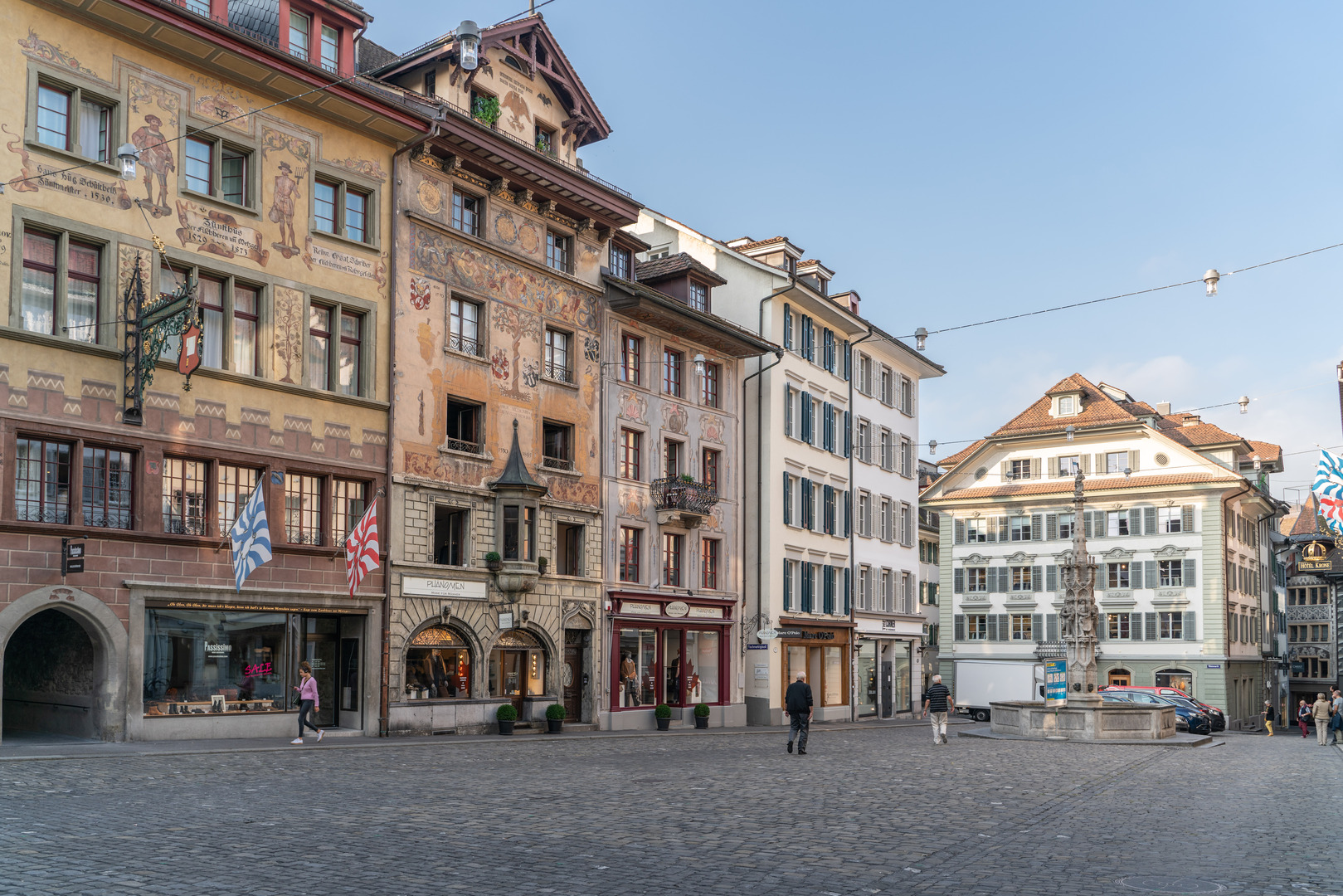 mys-Luzern Tourismus AG - Tourist Information -Luzern Tourismus AG – Operator - luzern tourismus_weinmarkt_fassadenfuehrung.jpg